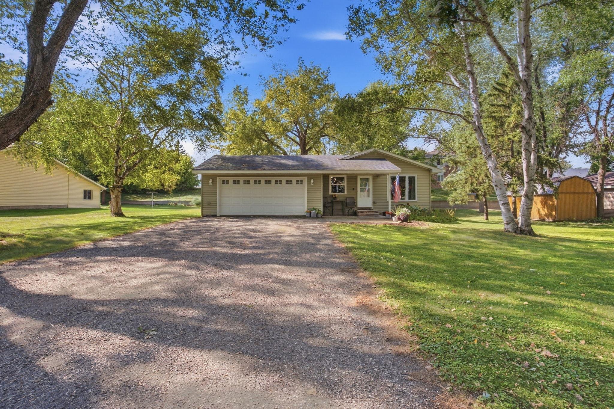 210 Lakeview Drive Property Photo 1