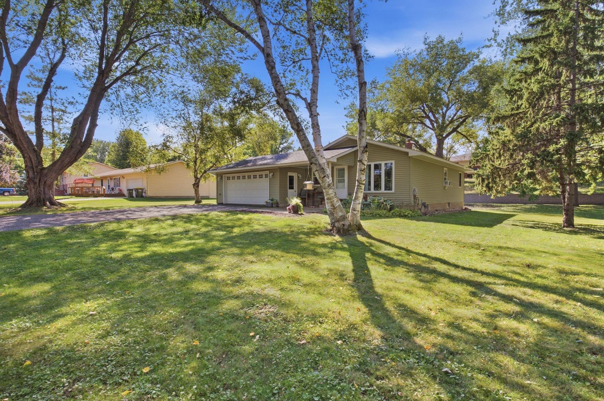 210 Lakeview Drive Property Photo 2