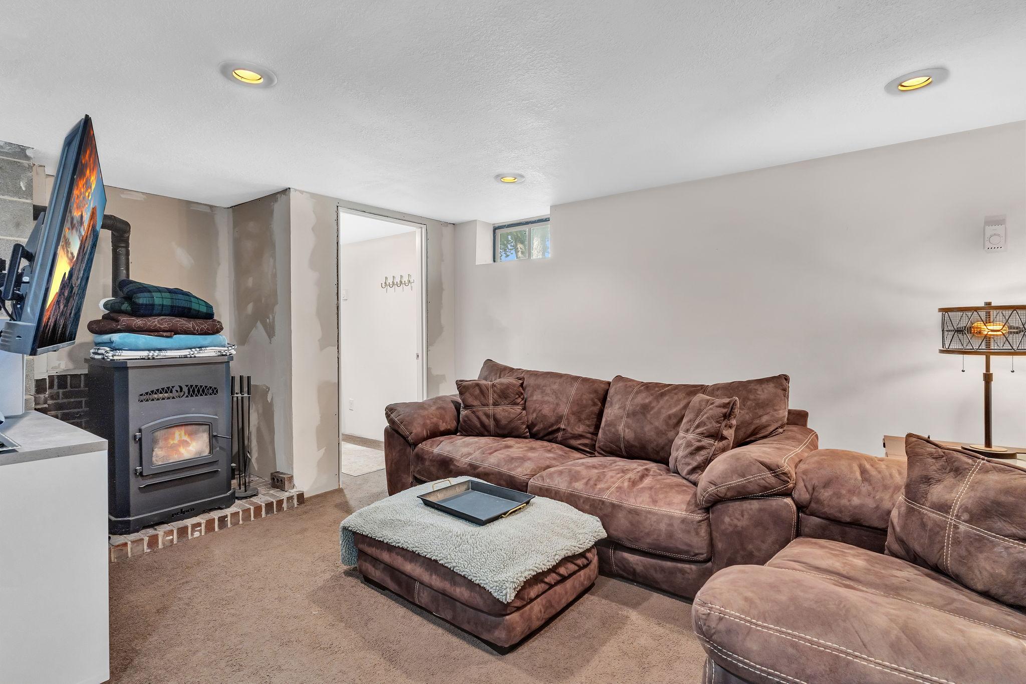 210 Lakeview Drive Property Photo 20