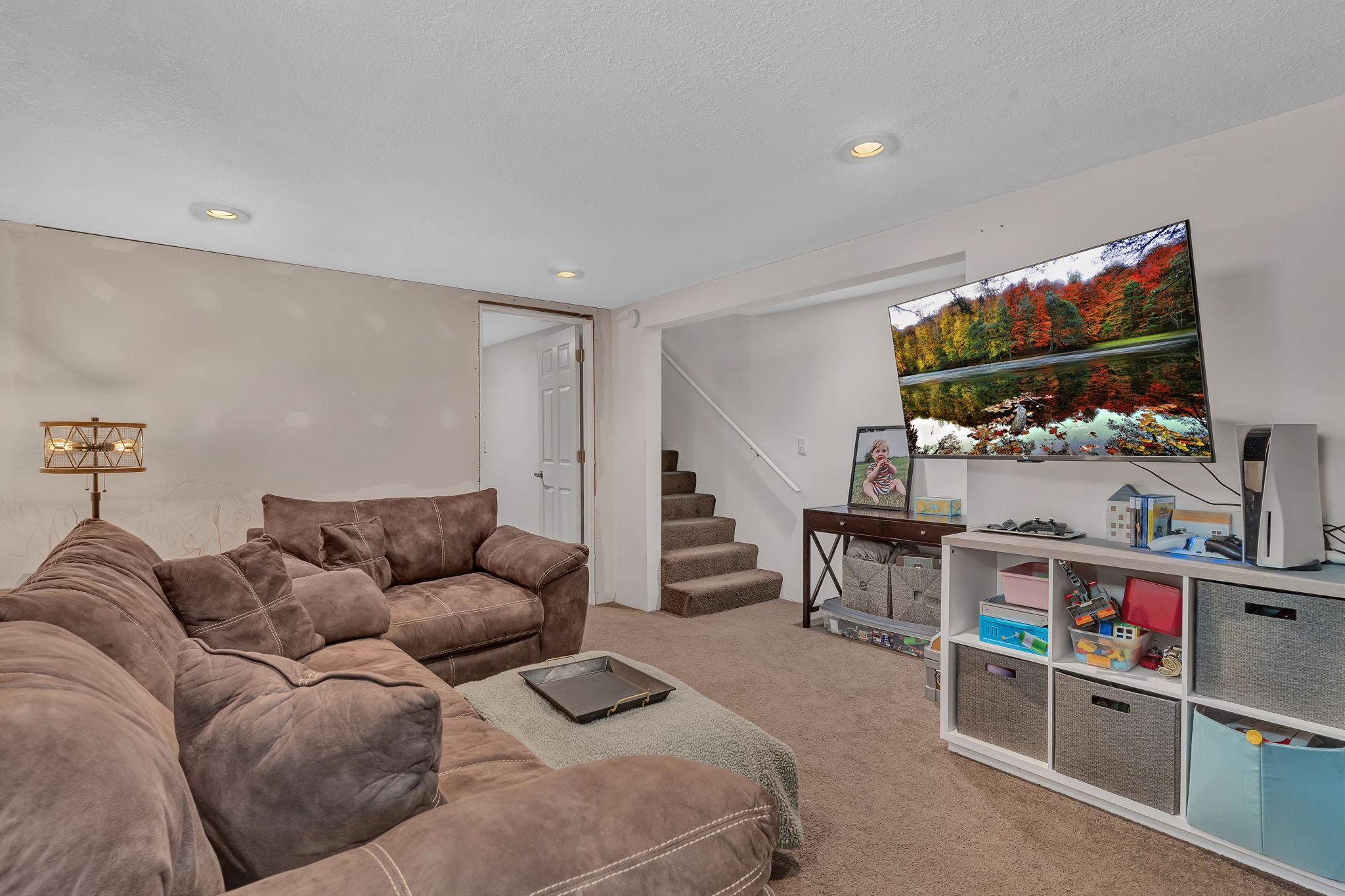 210 Lakeview Drive Property Photo 21