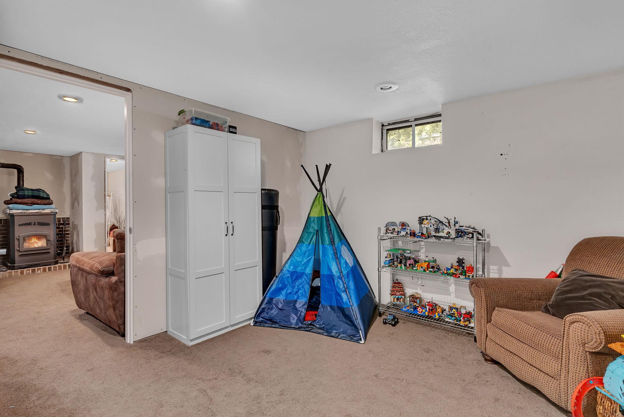 210 Lakeview Drive Property Photo 23