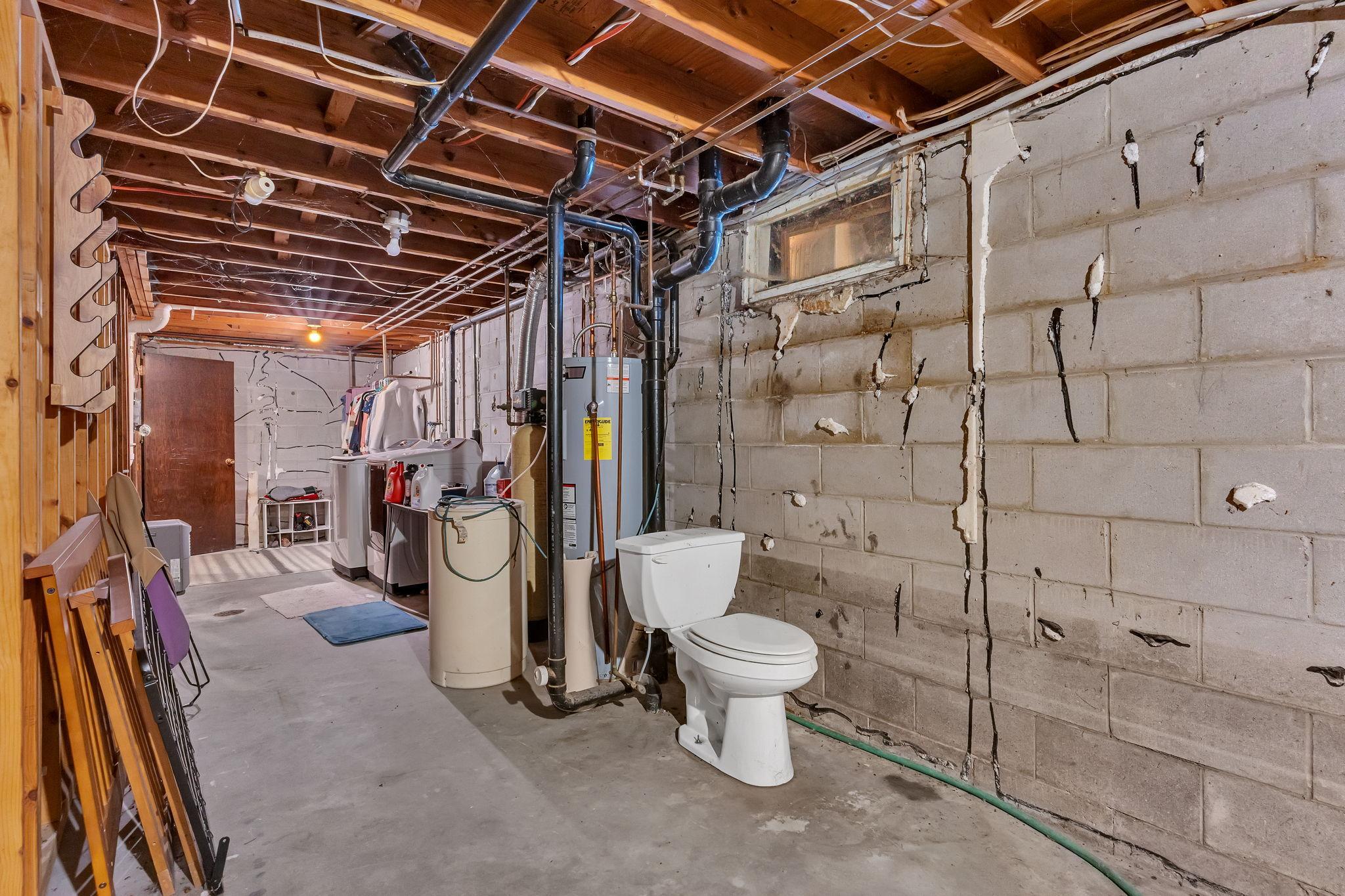 210 Lakeview Drive Property Photo 24