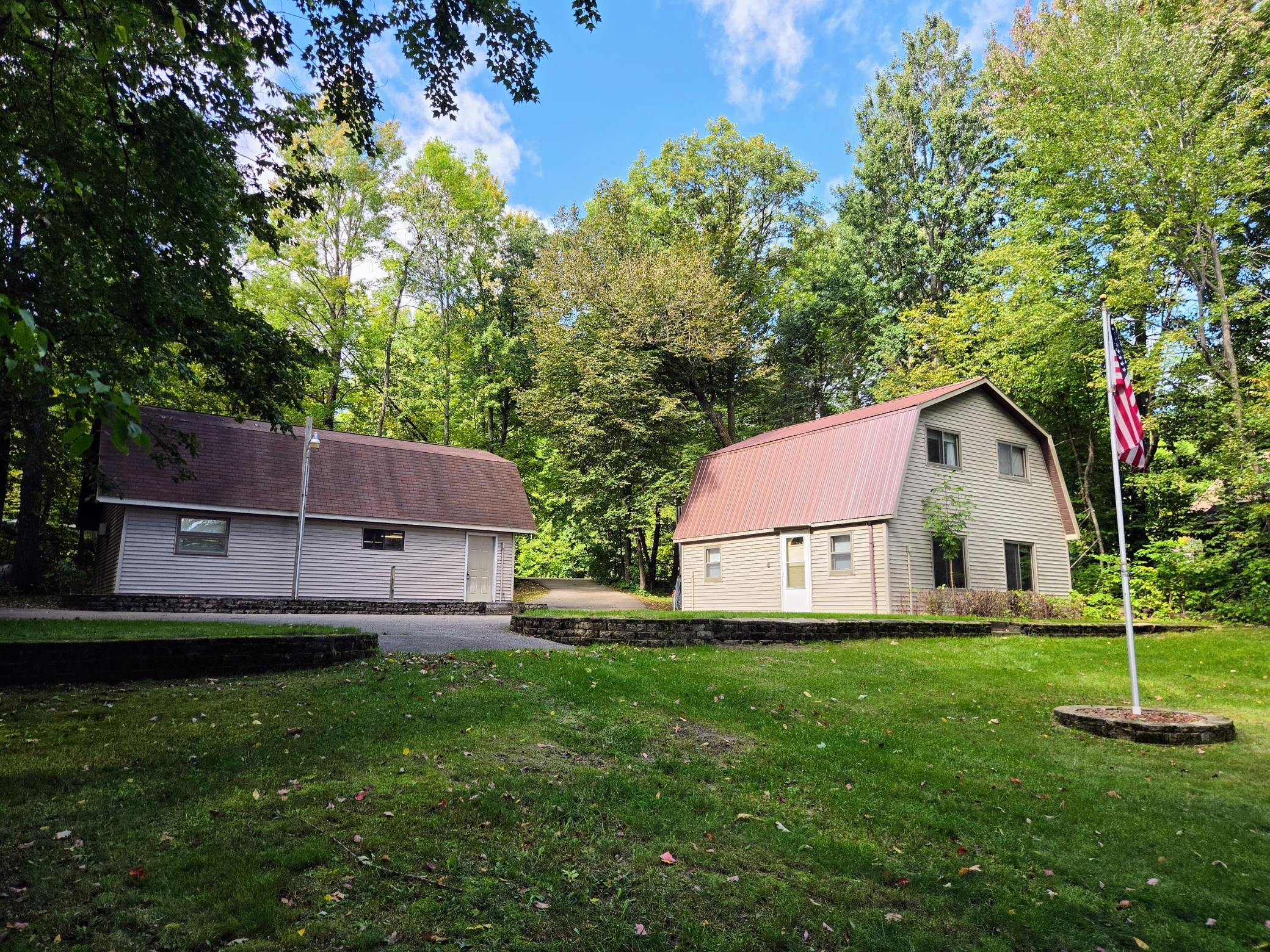 17611 Emerald Drive Property Photo 1