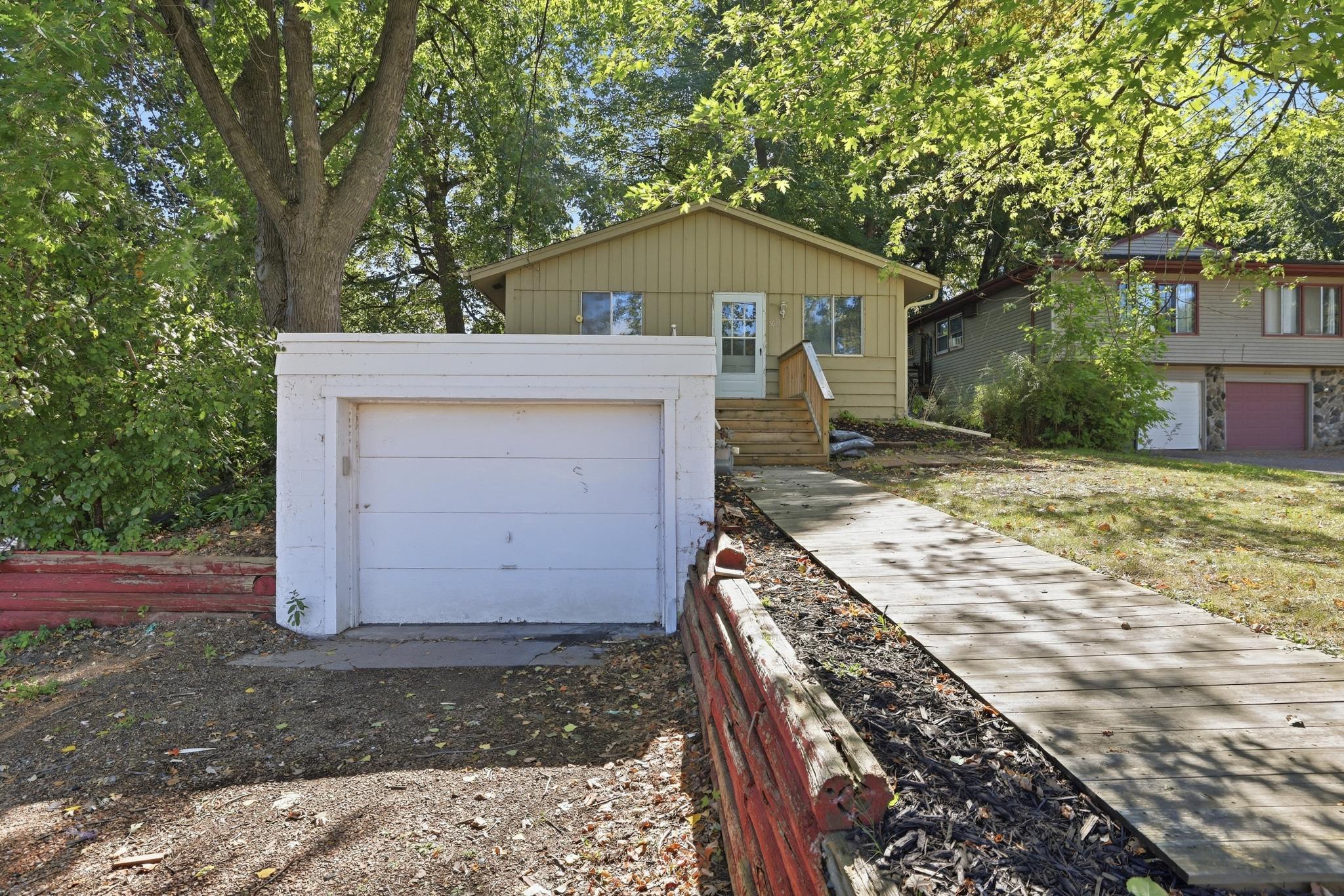 5013 Shoreline Drive Property Photo 1
