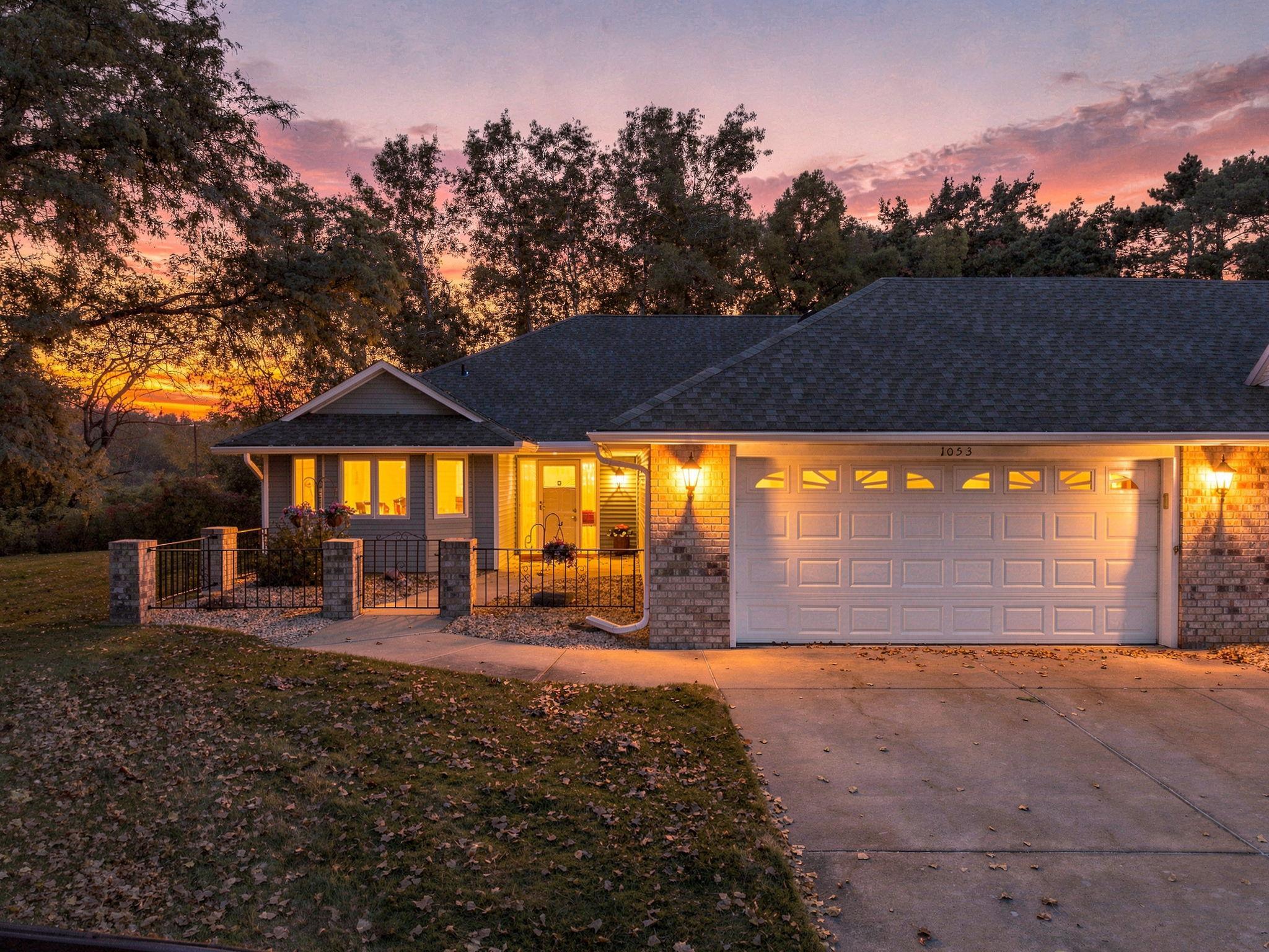 1053 Royal Court Property Photo 1