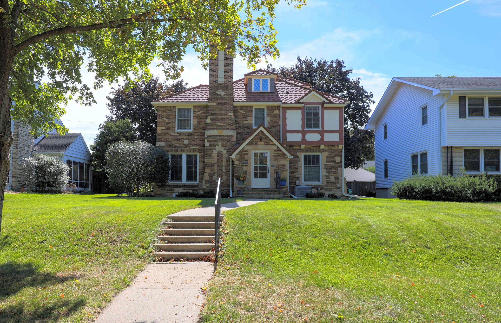 1848 Pinehurst Avenue Property Photo 1