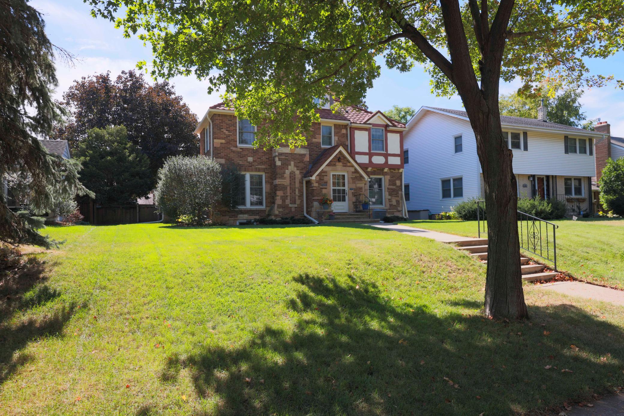 1848 Pinehurst Avenue Property Photo 2