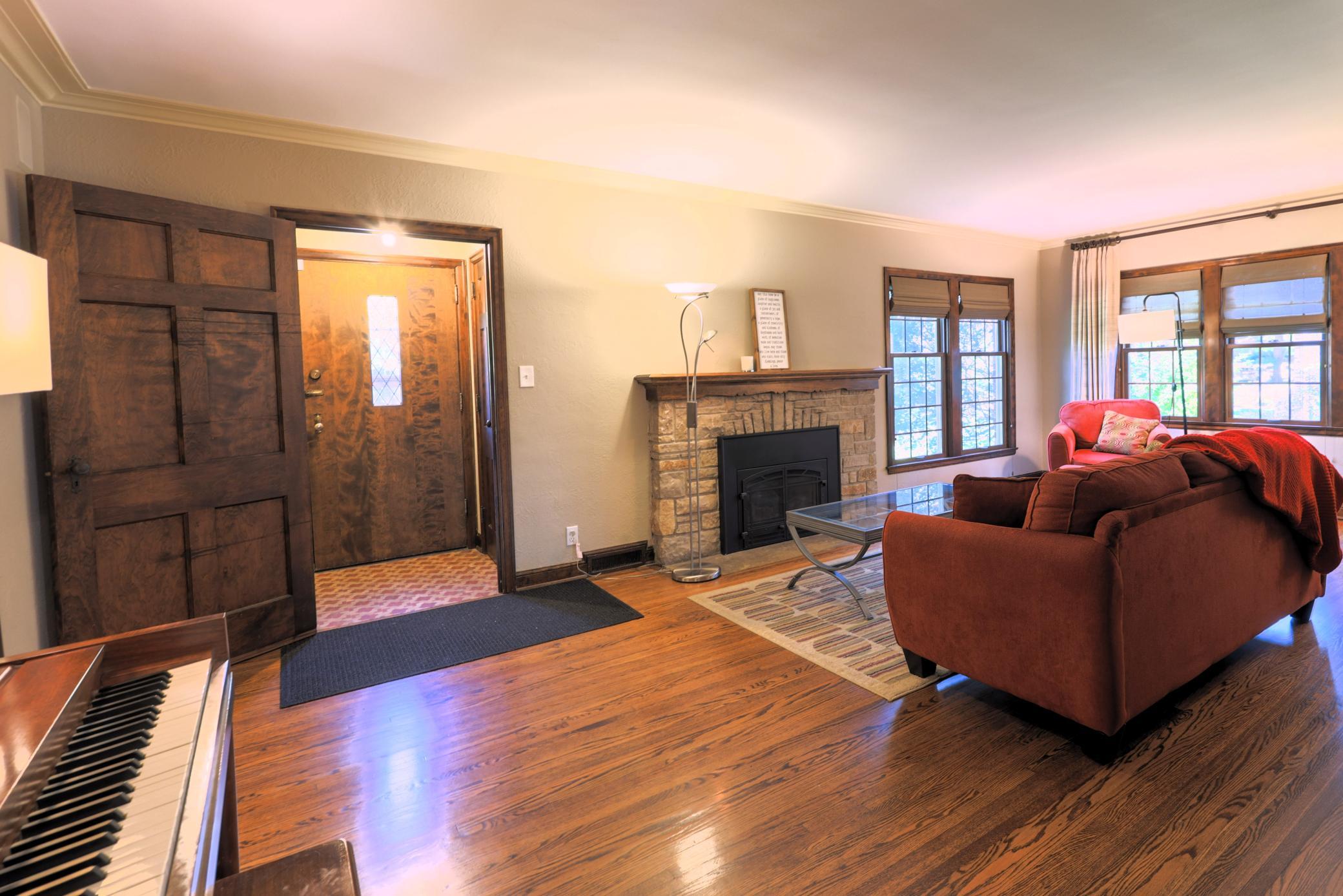1848 Pinehurst Avenue Property Photo 9