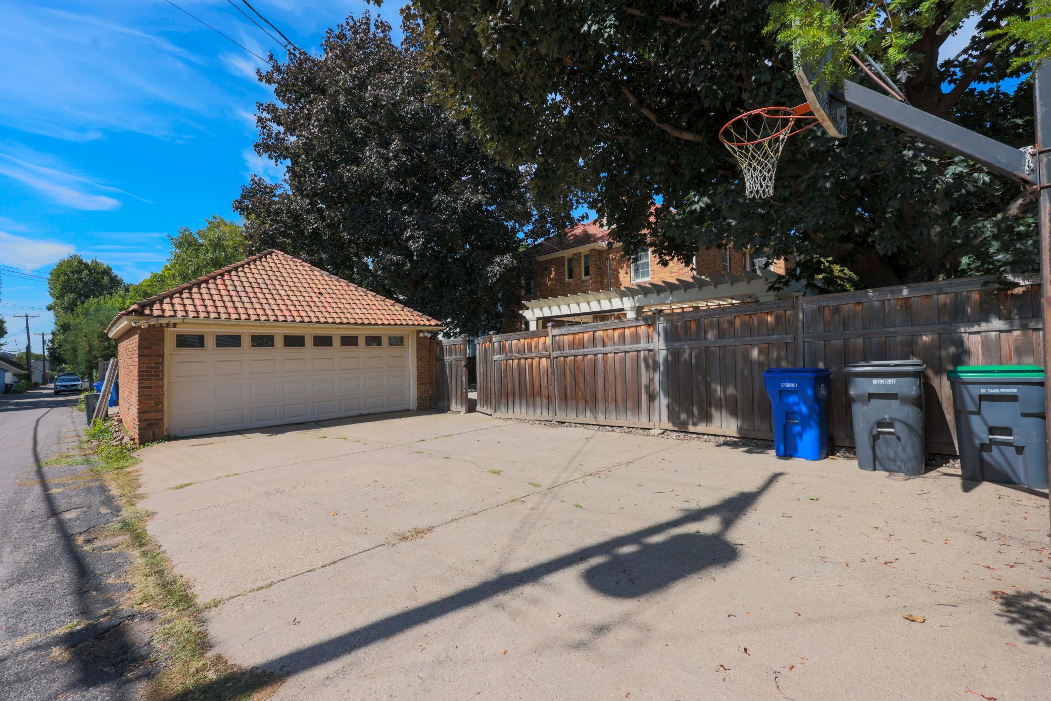 1848 Pinehurst Avenue Property Photo 38