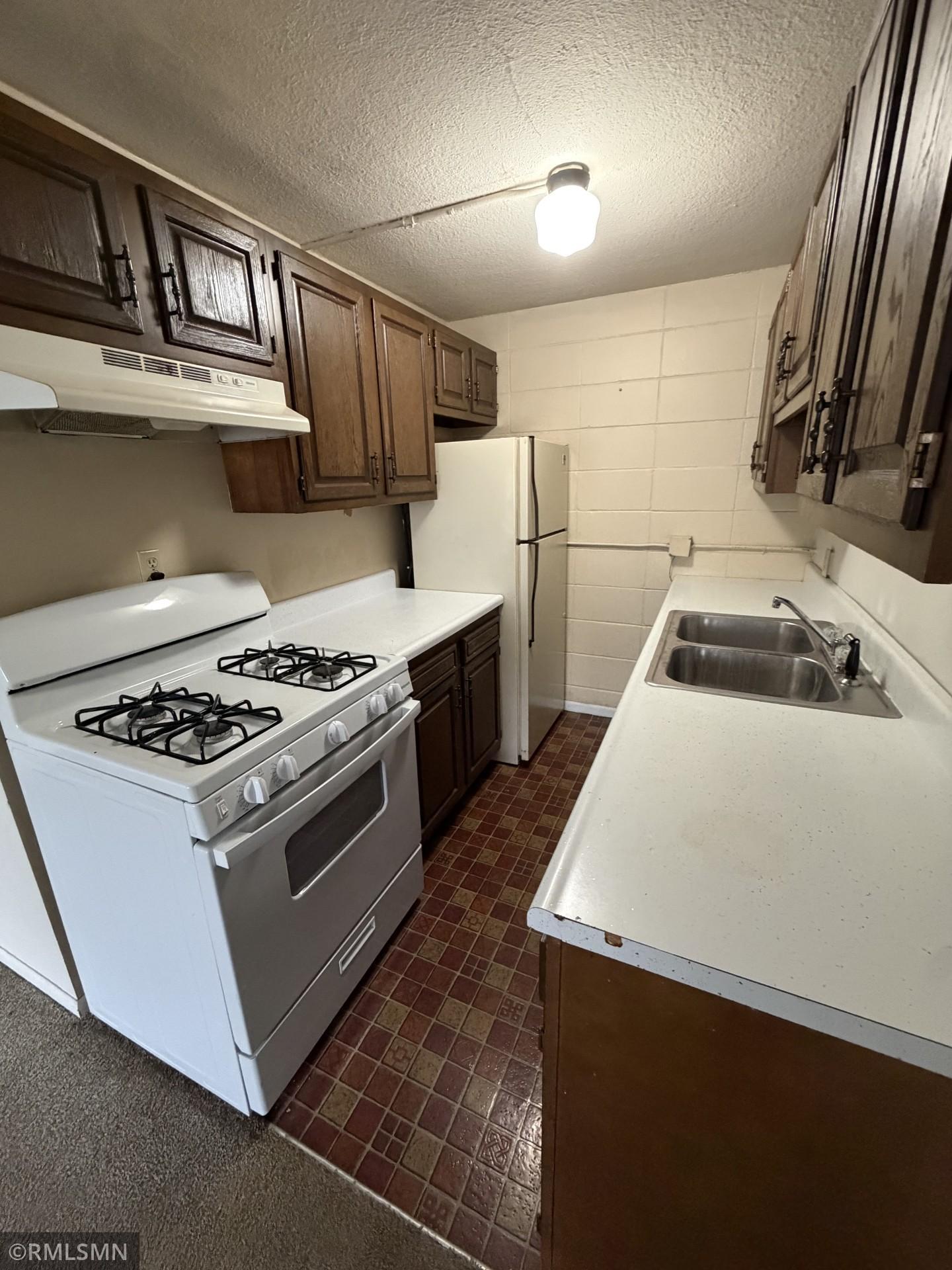 1368 7th Street E Property Photo 2