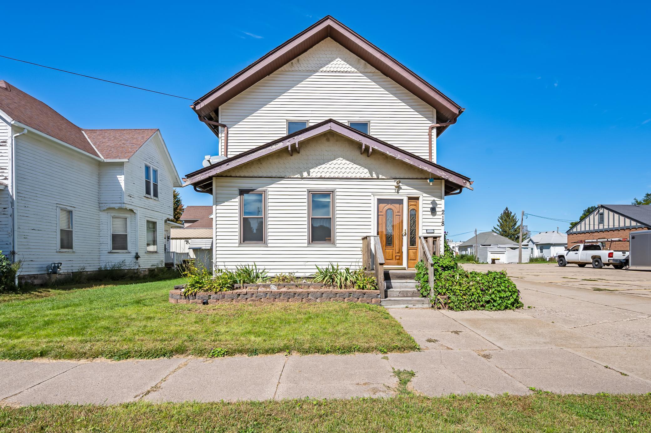 218 W 3rd Street Property Photo 1