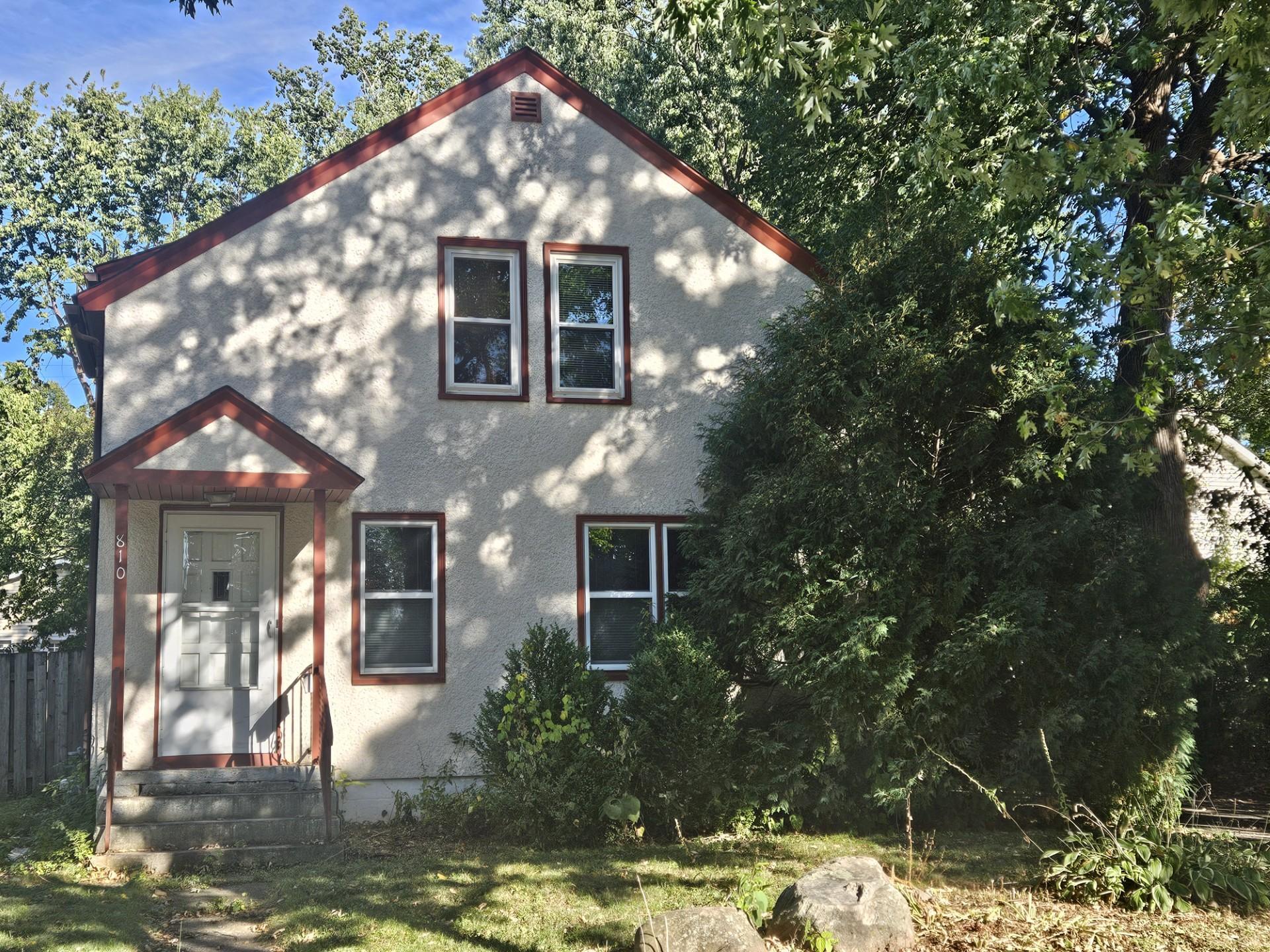 810 Summit Avenue