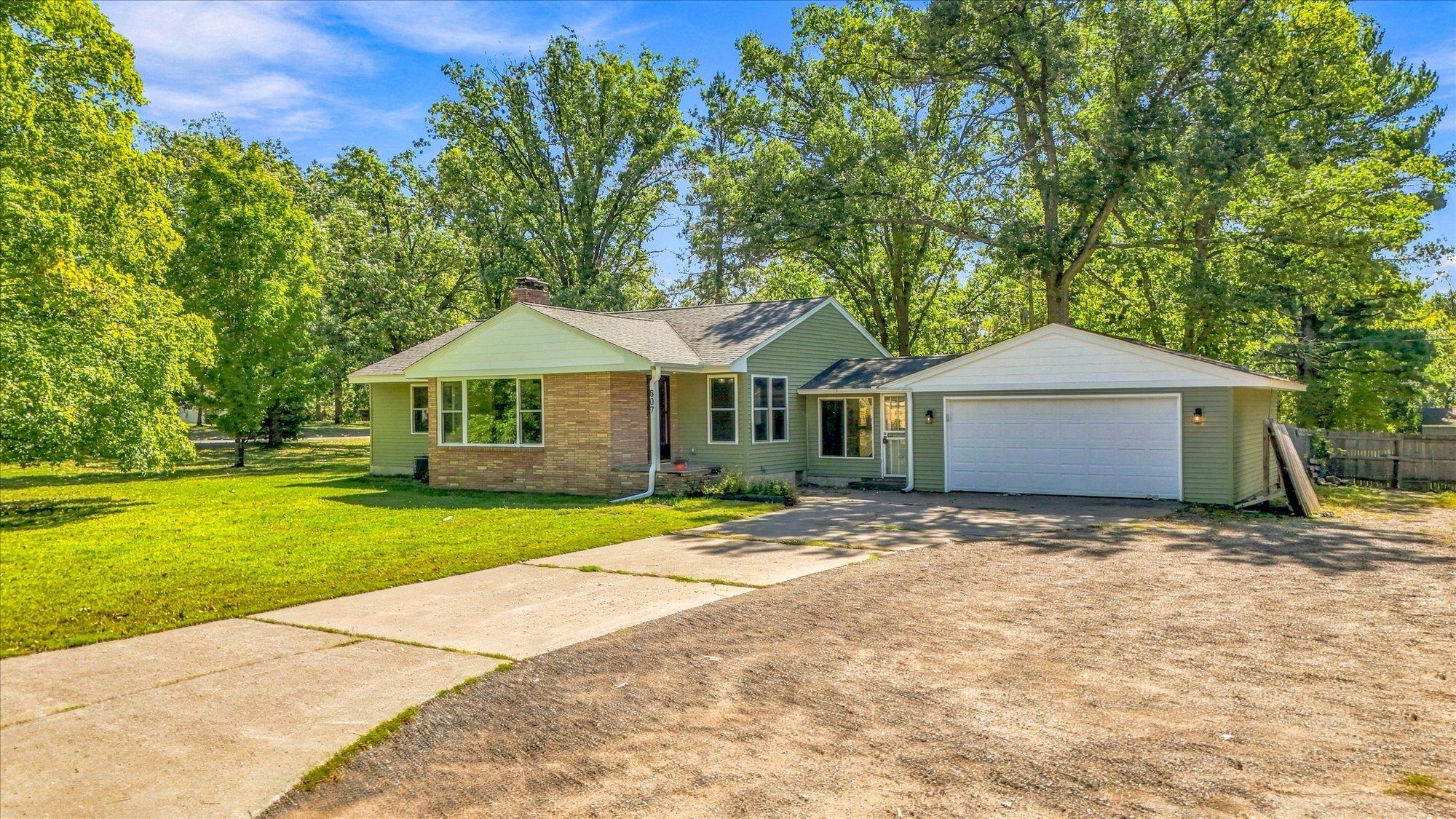 607 Fair Avenue W
