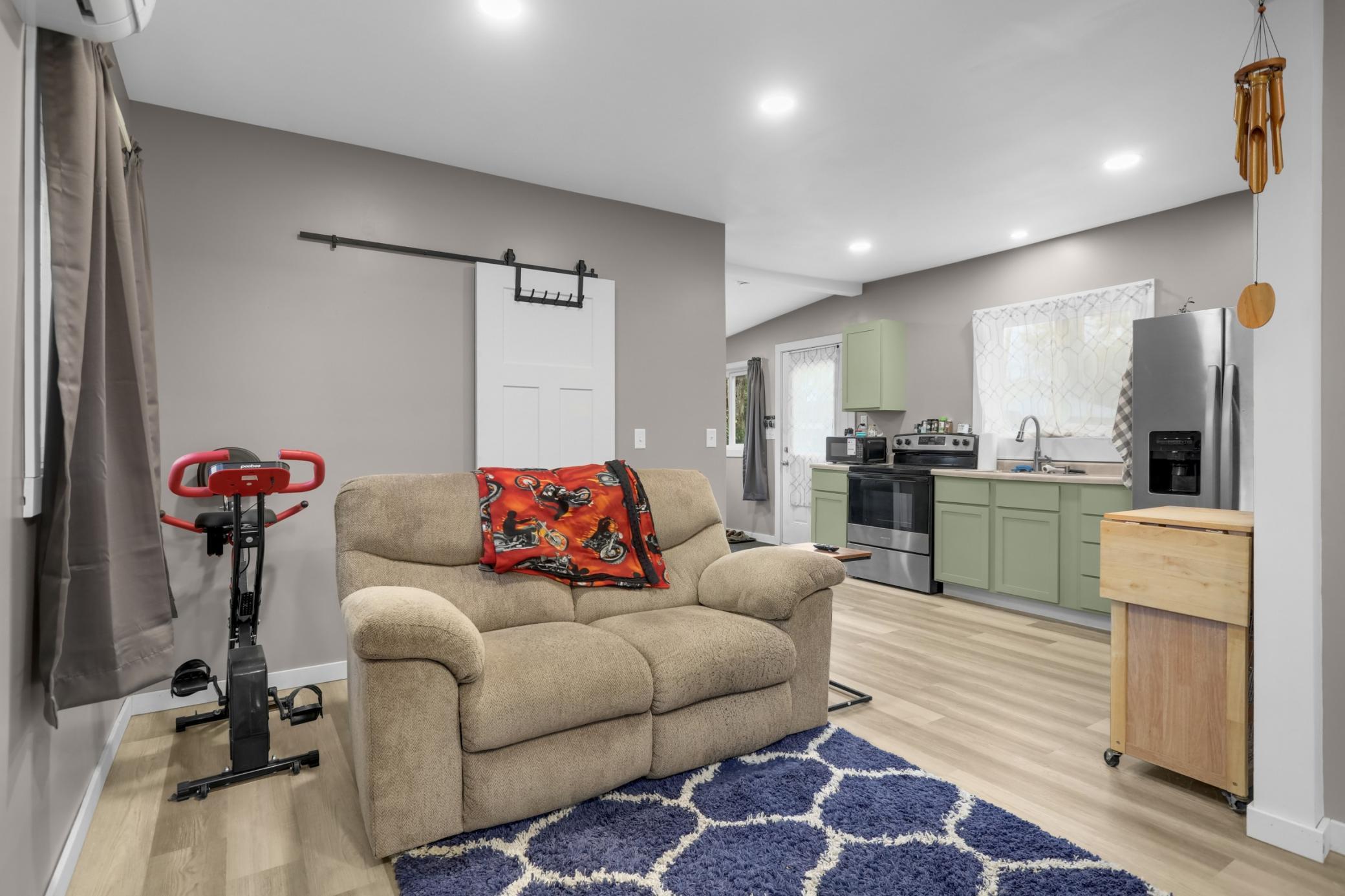 1808 Beach Drive Se Property Photo 8