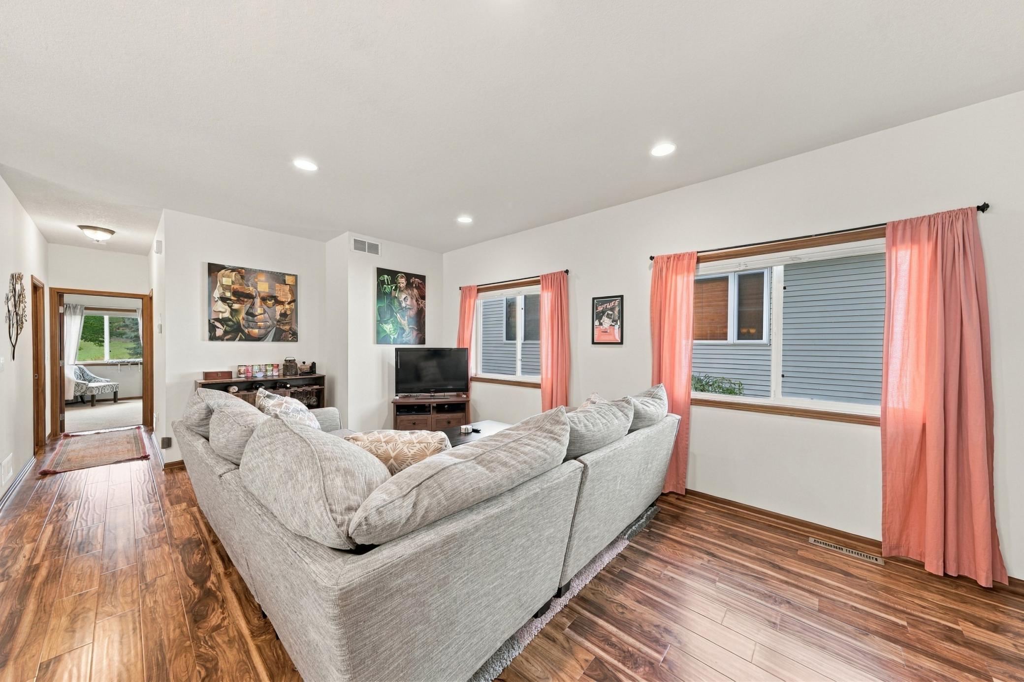 3806 Meadowview Way Property Photo 6