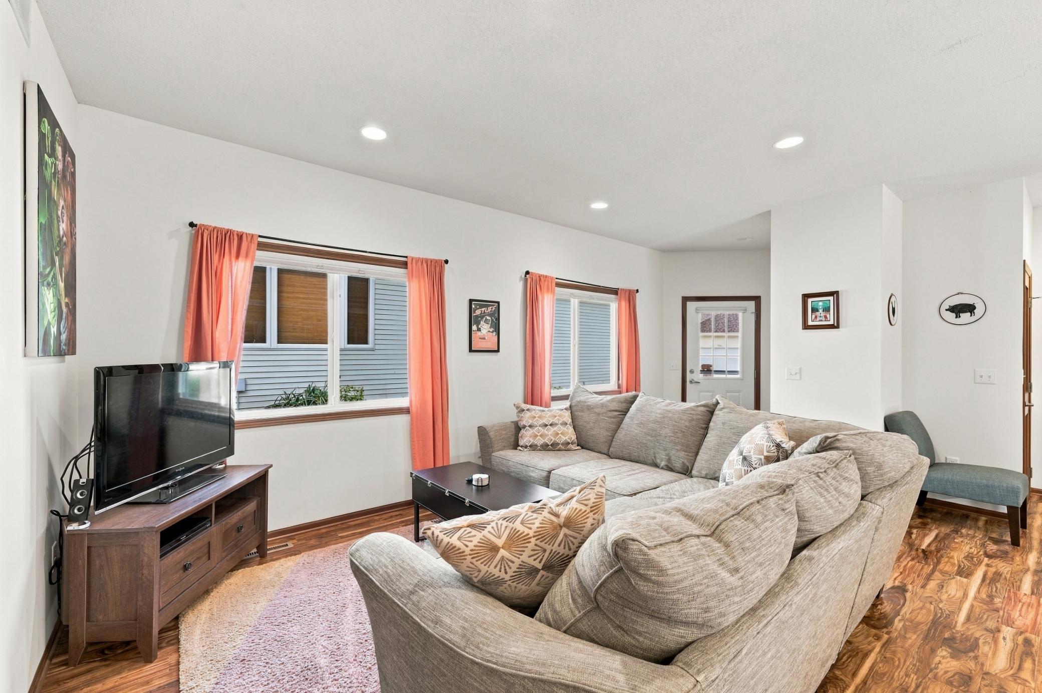 3806 Meadowview Way Property Photo 7