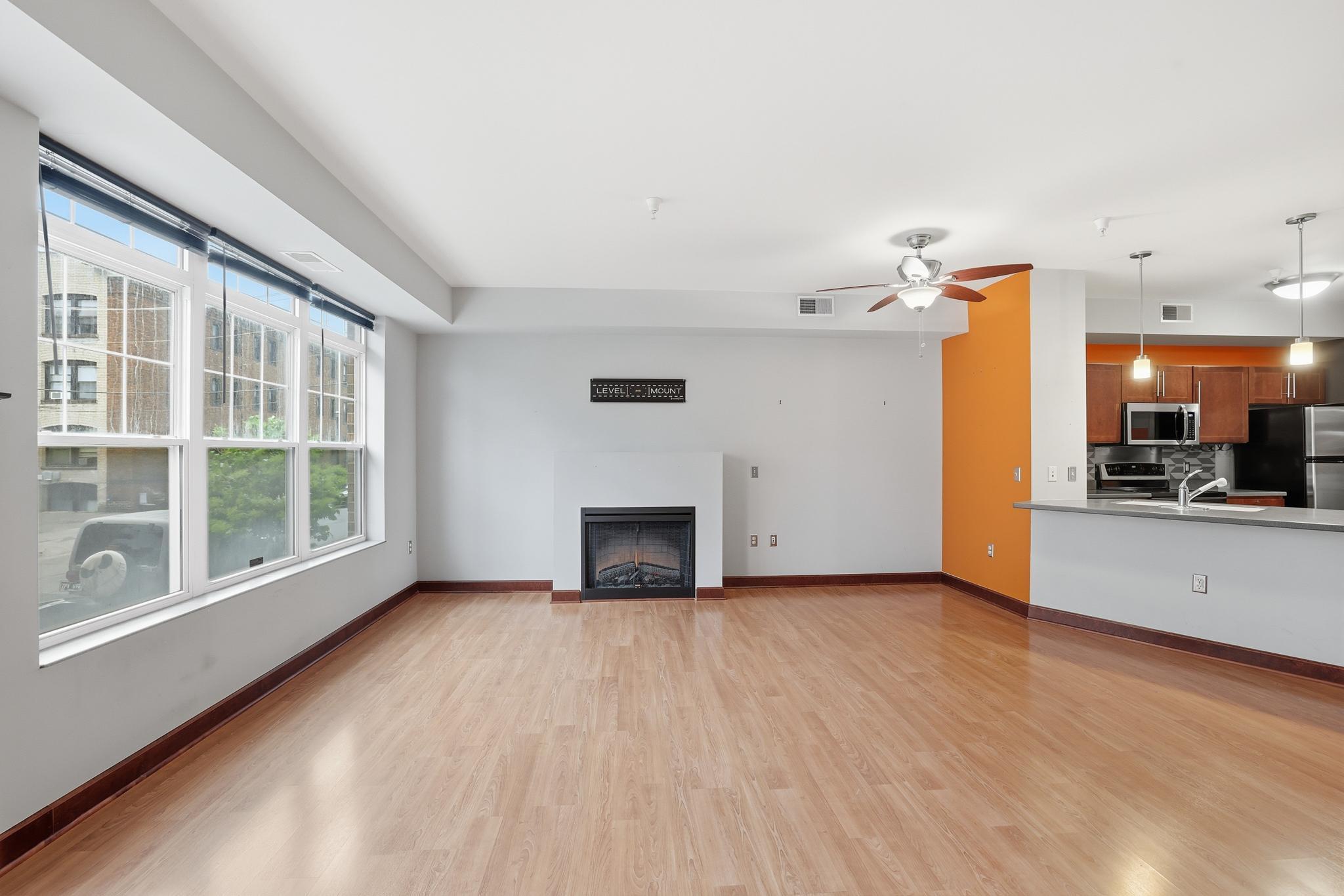 312 E 18th Street Property Photo 2