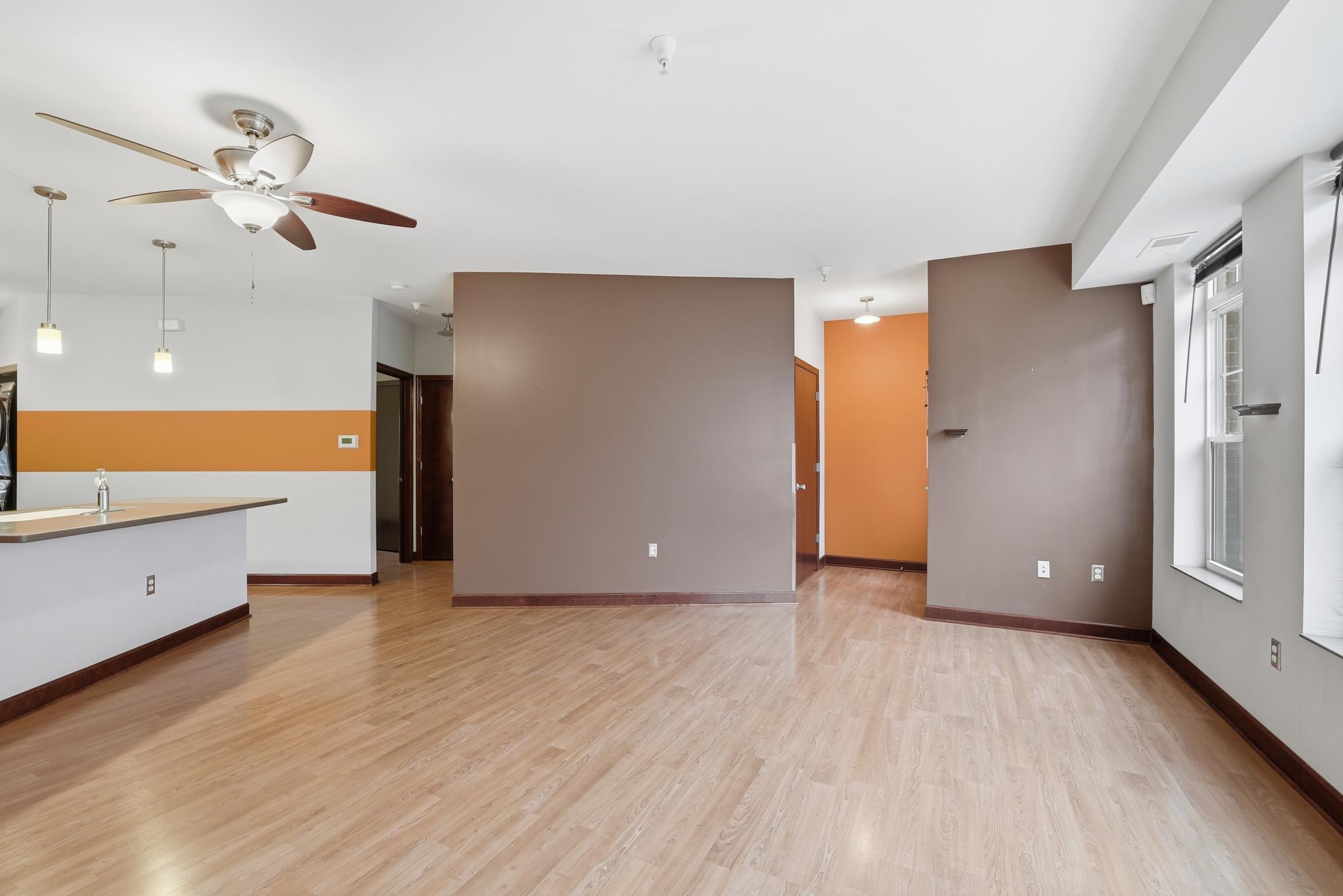 312 E 18th Street Property Photo 4