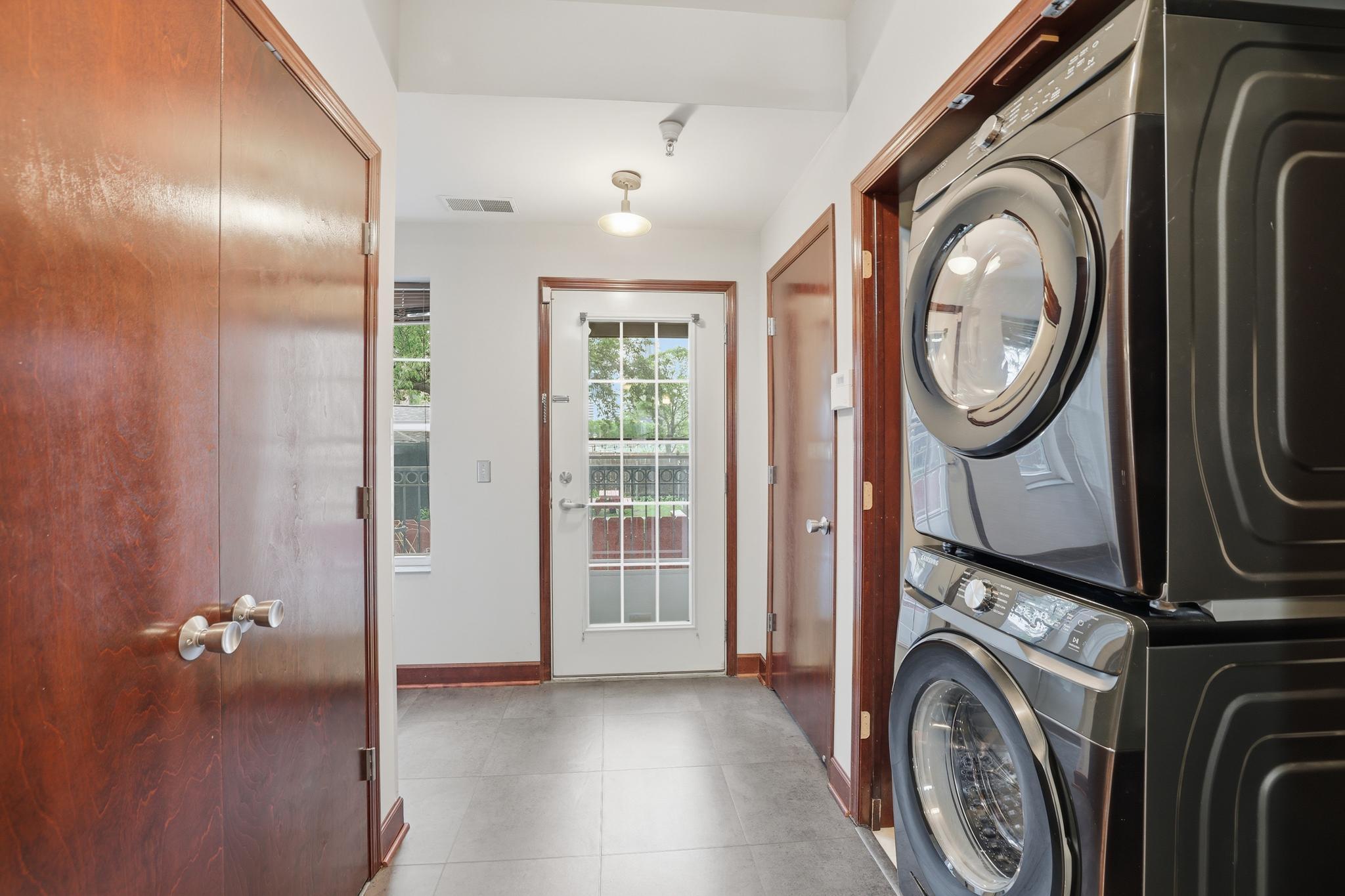 312 E 18th Street Property Photo 10