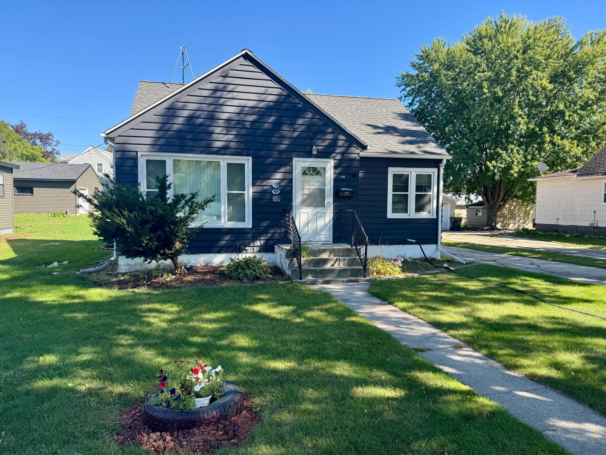 1137 6th Street Property Photo 1