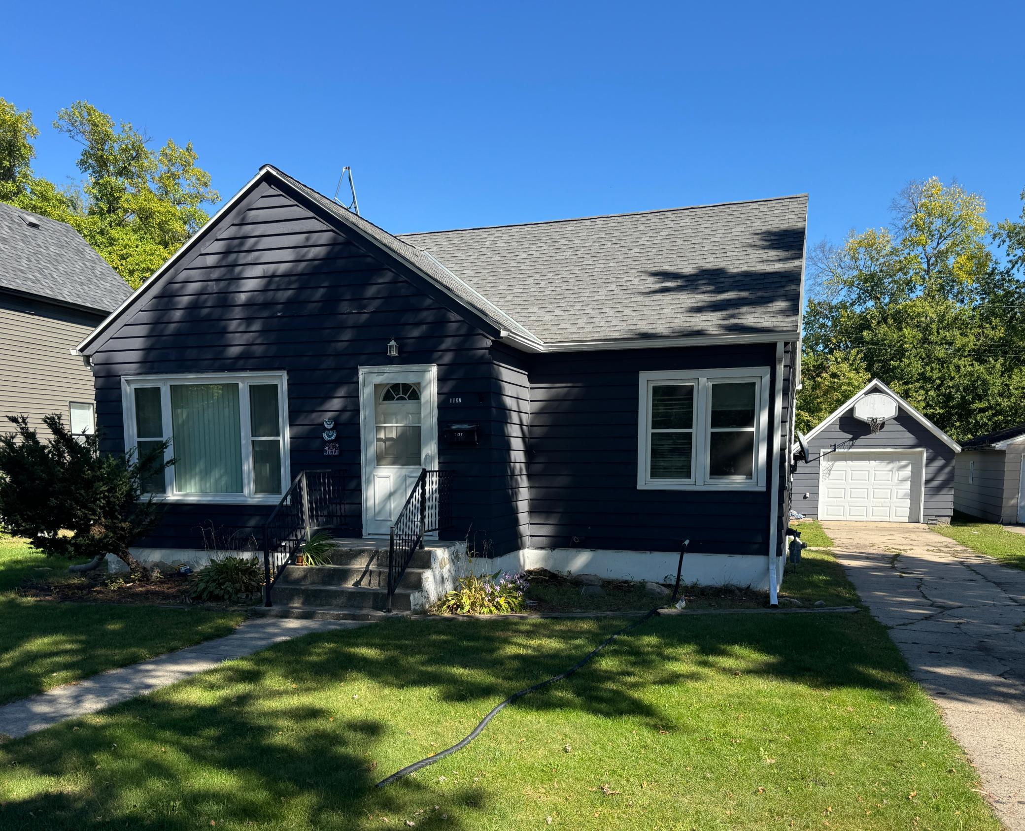 1137 6th Street Property Photo 2