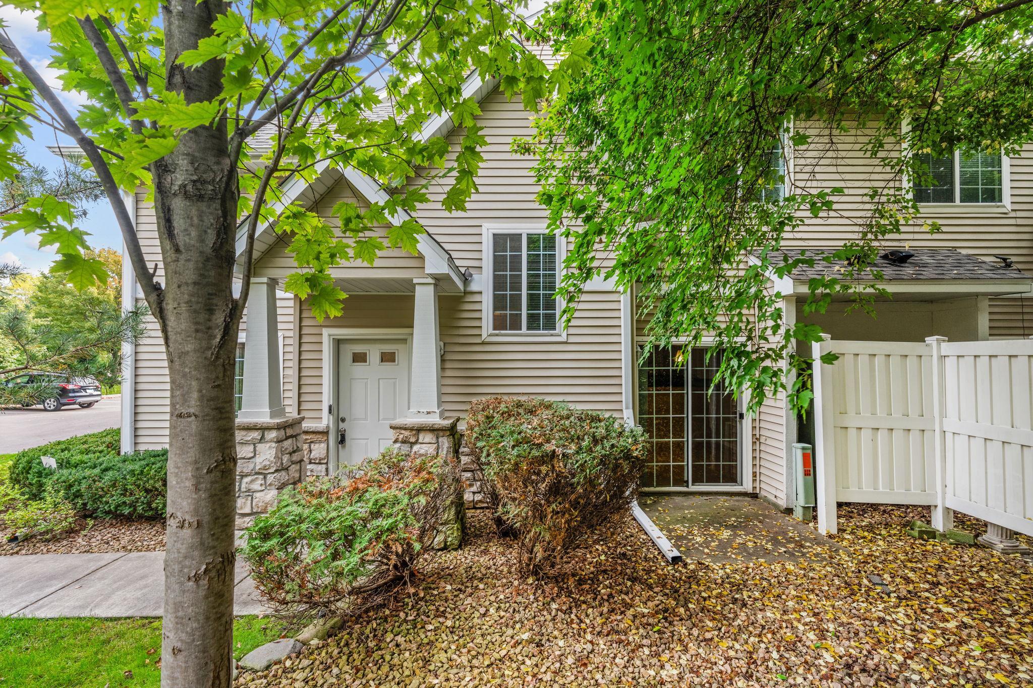 320 Willoughby Way W Property Photo 6