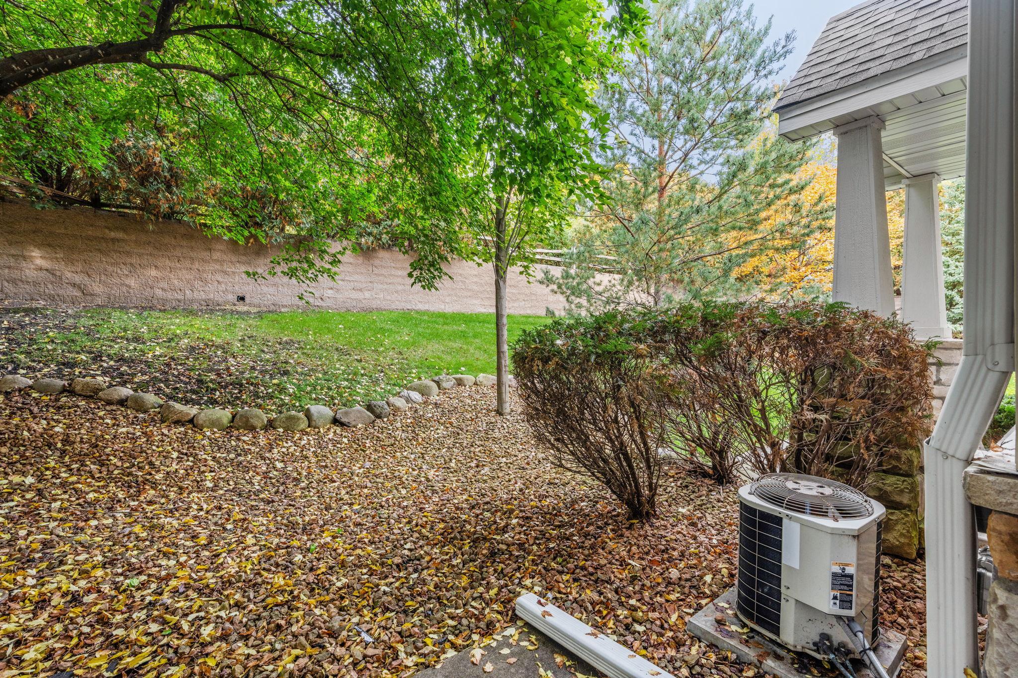 320 Willoughby Way W Property Photo 8