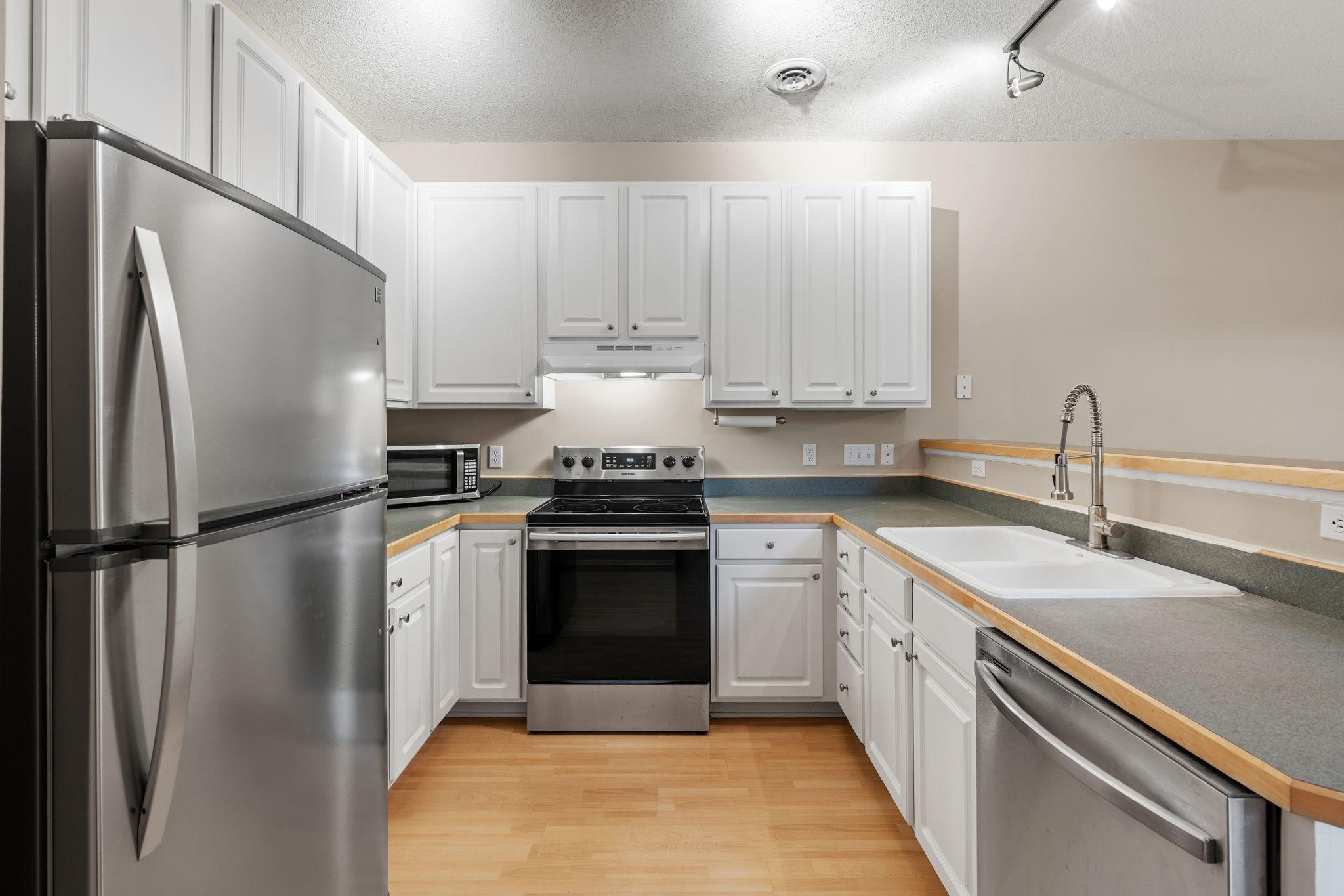 320 Willoughby Way W Property Photo 18