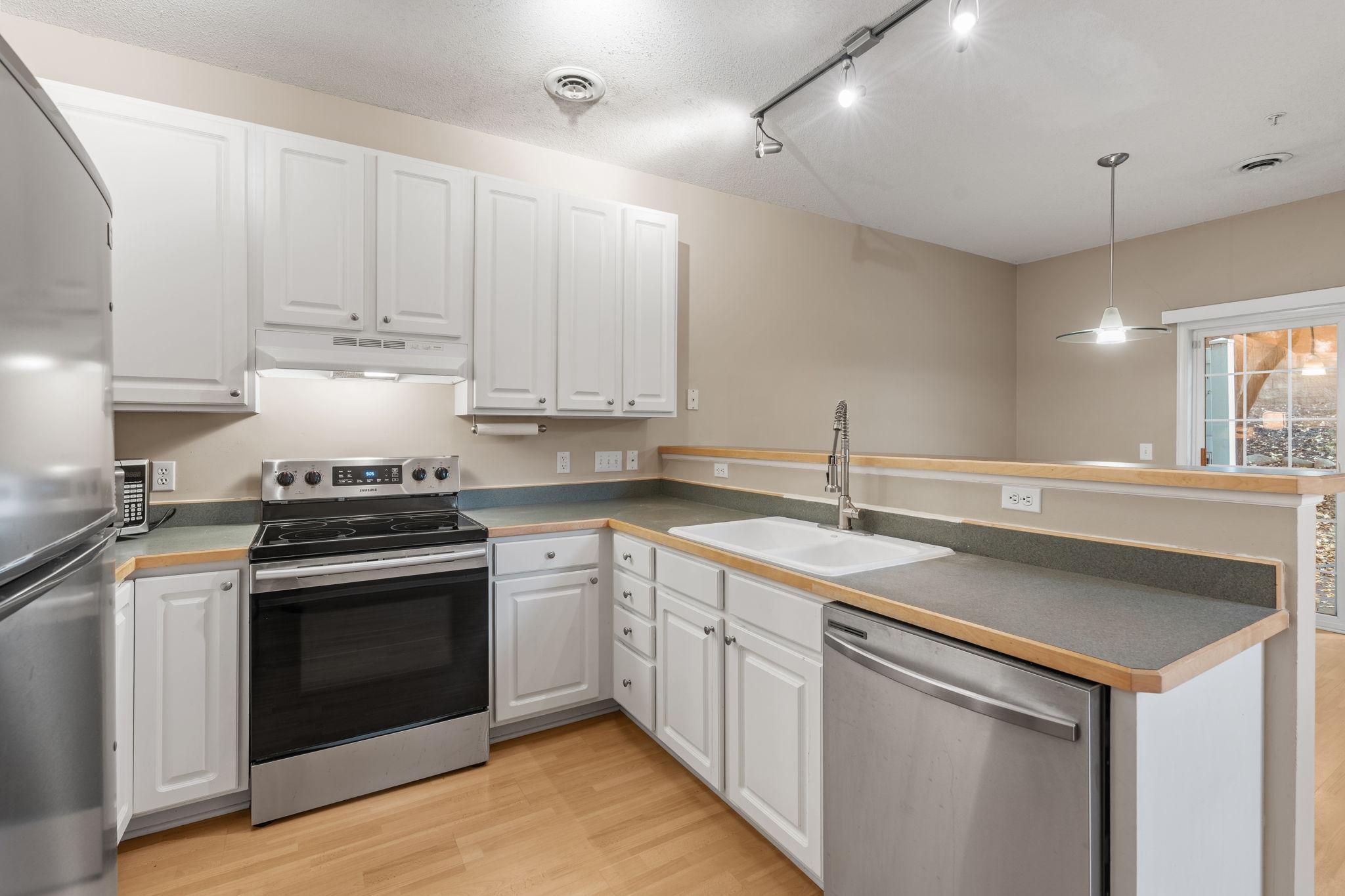 320 Willoughby Way W Property Photo 19
