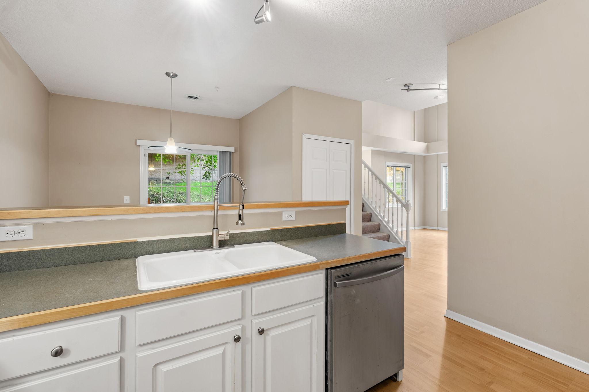 320 Willoughby Way W Property Photo 20