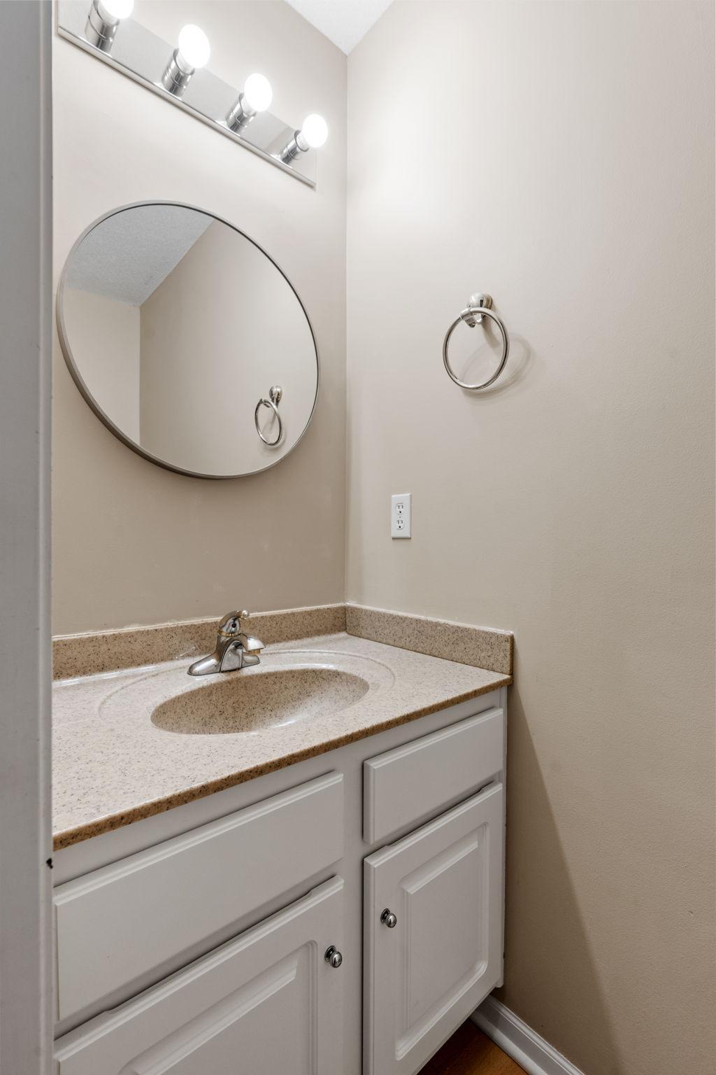 320 Willoughby Way W Property Photo 22
