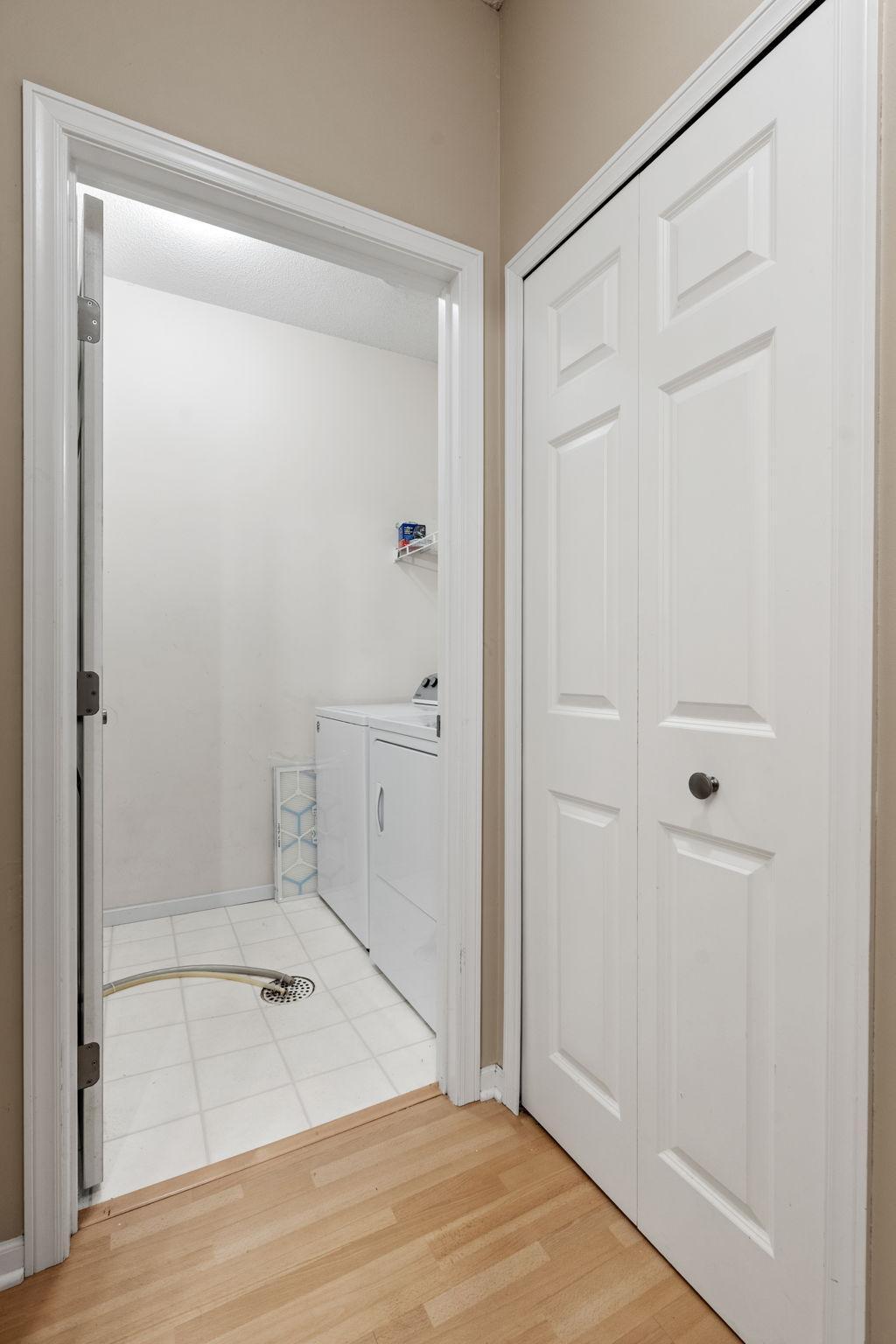 320 Willoughby Way W Property Photo 23