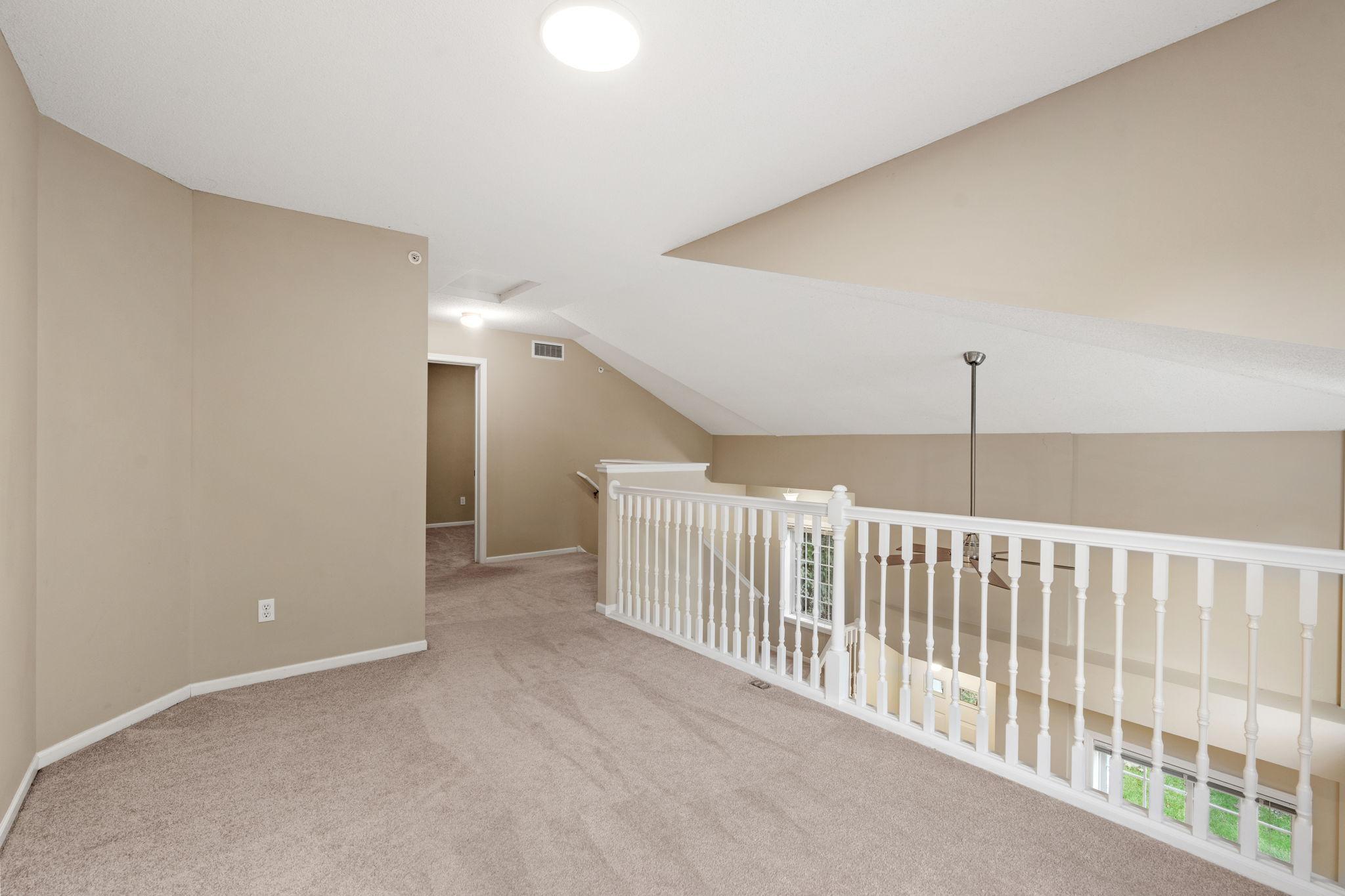 320 Willoughby Way W Property Photo 25