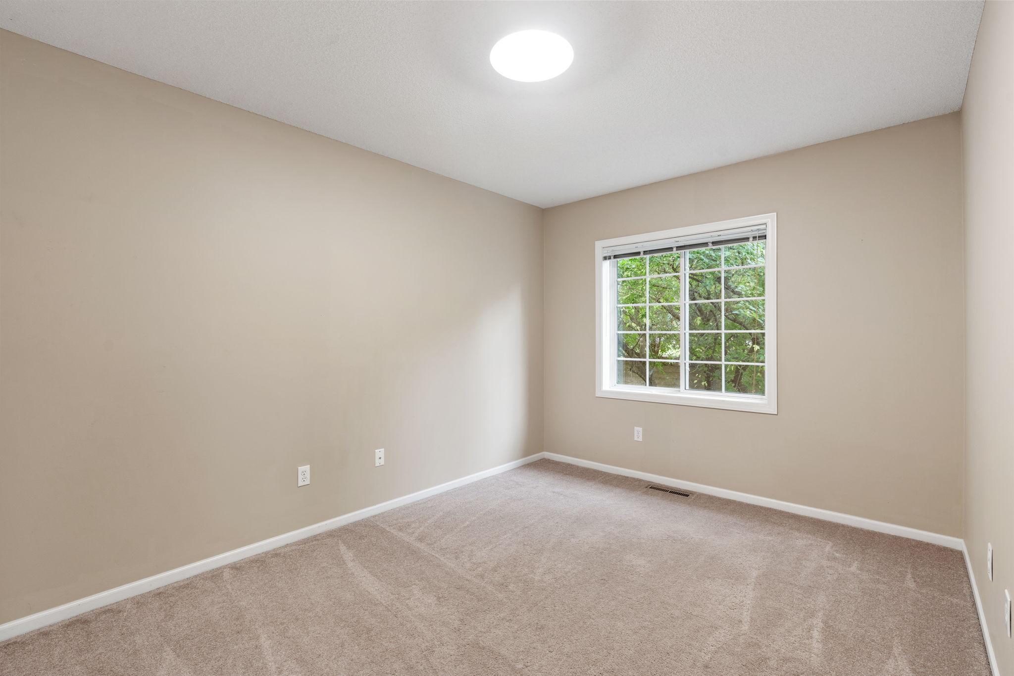 320 Willoughby Way W Property Photo 26