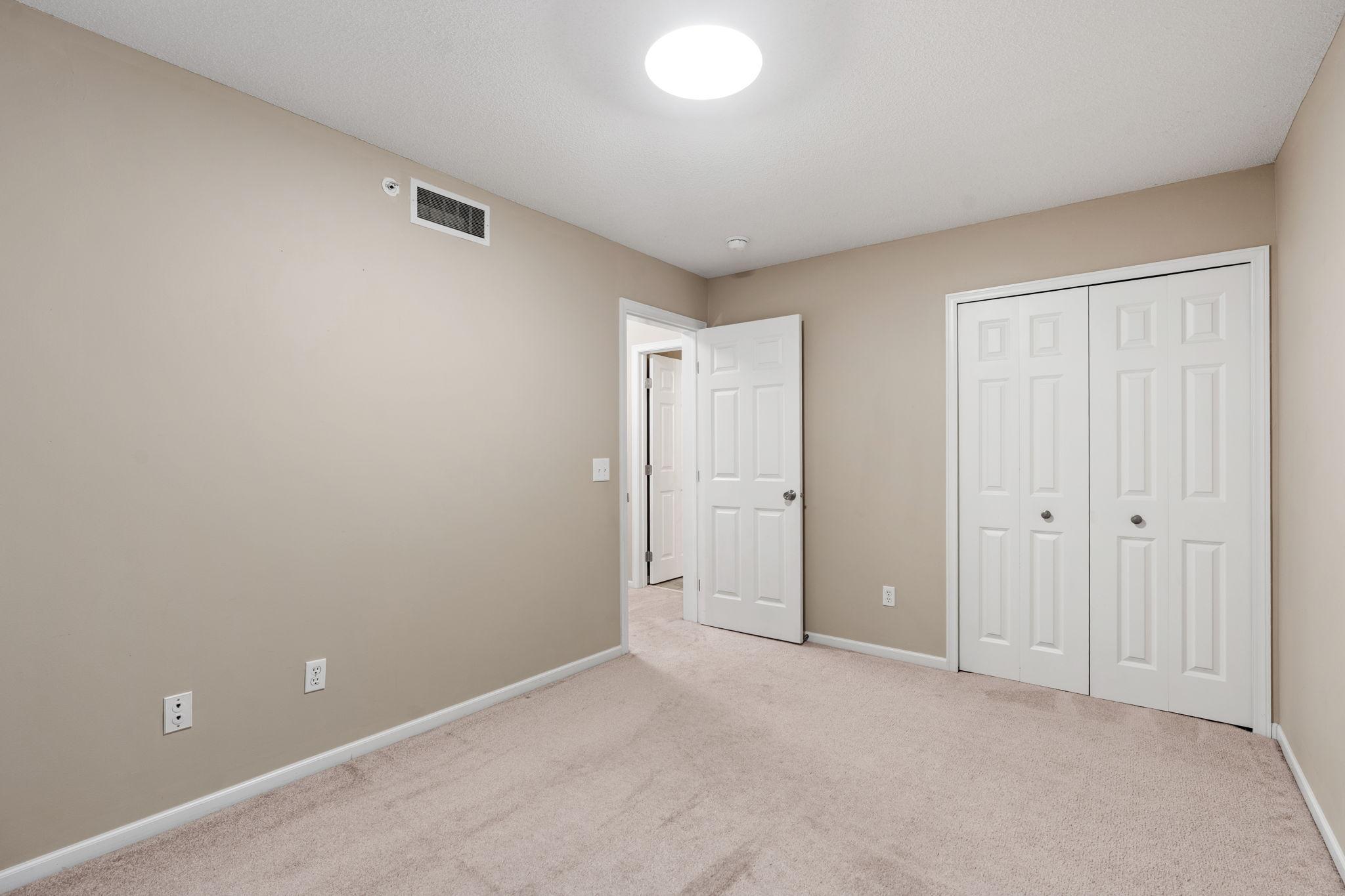 320 Willoughby Way W Property Photo 27