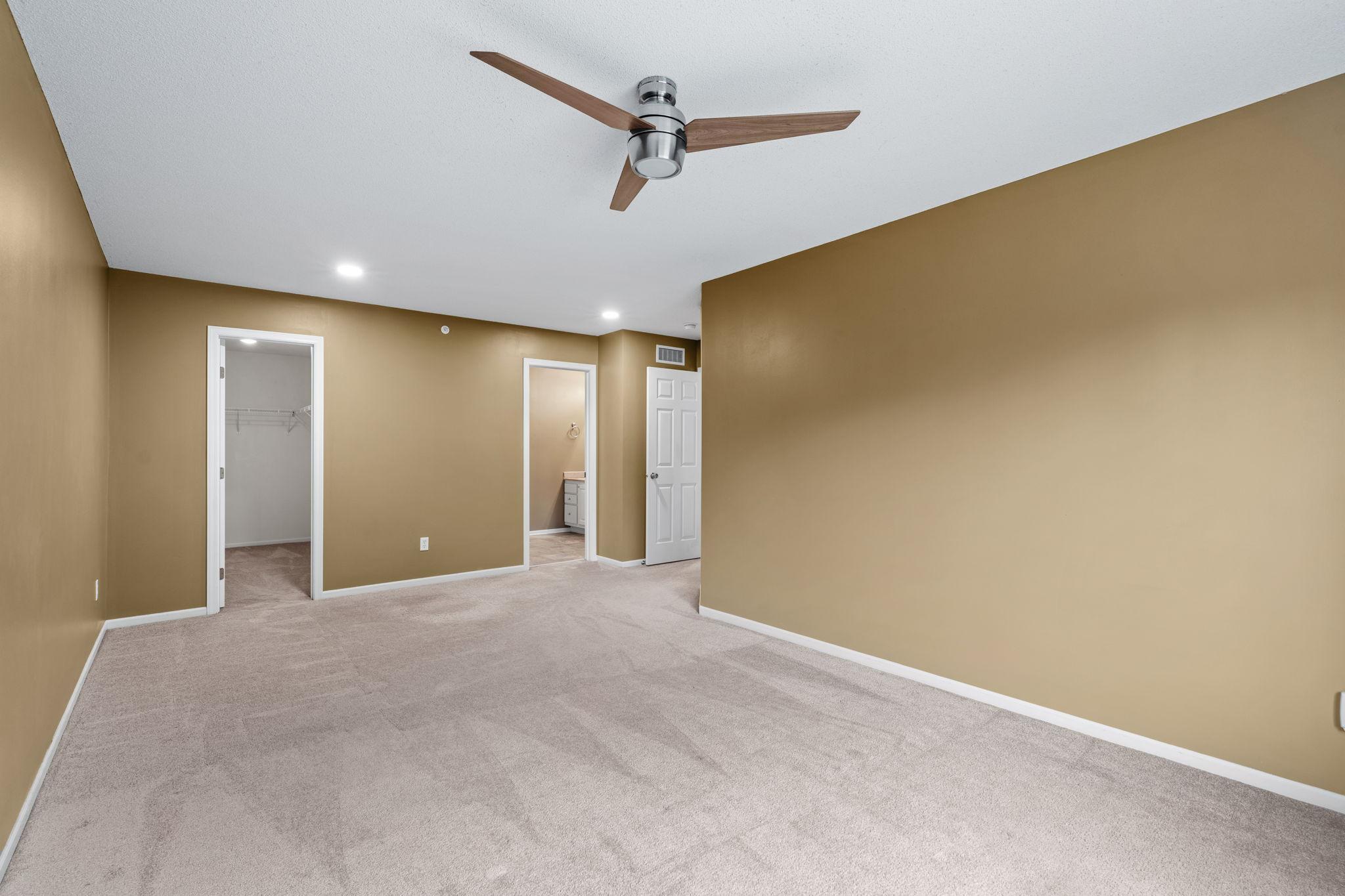 320 Willoughby Way W Property Photo 29