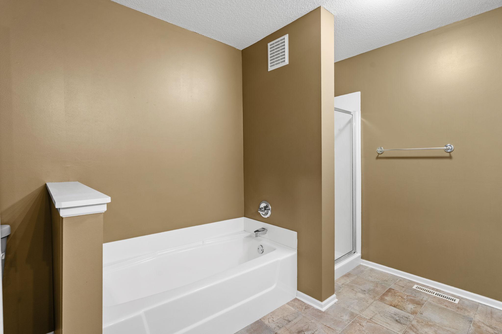 320 Willoughby Way W Property Photo 32