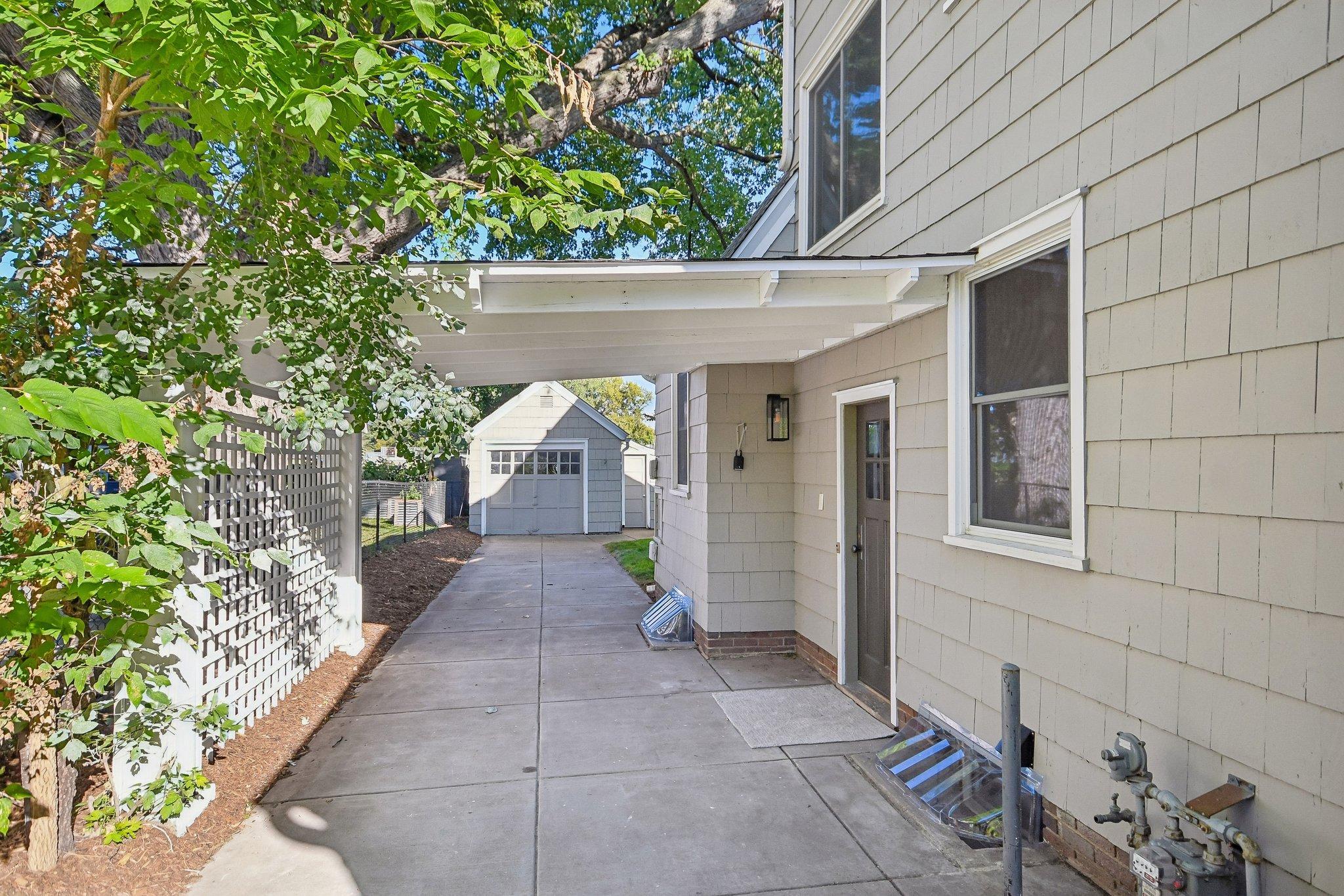 552 Fairview Avenue S Property Photo 3