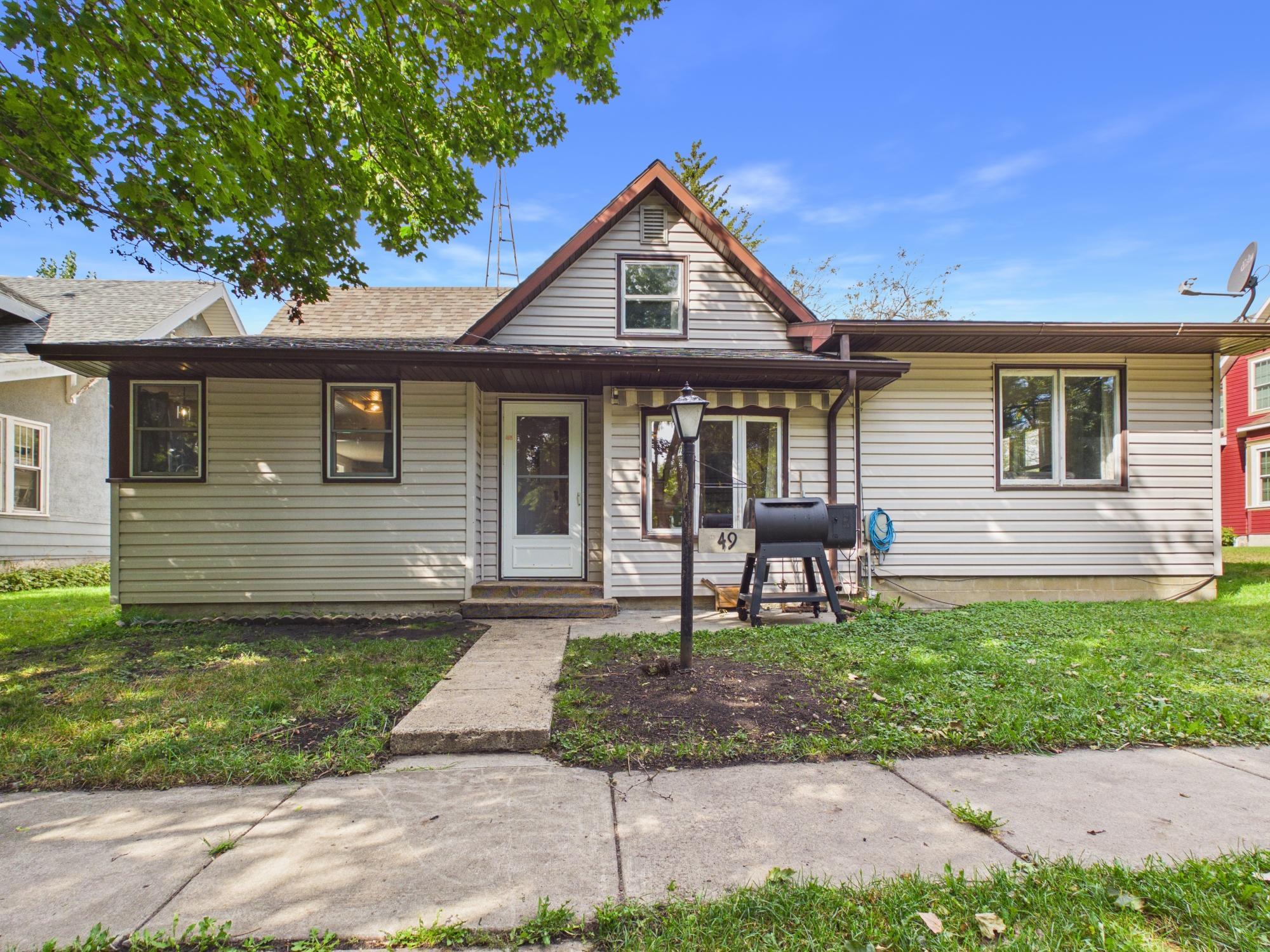 49 Stanley Avenue N