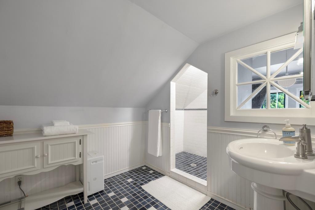 2707 Hayes Street Ne Property Photo 1