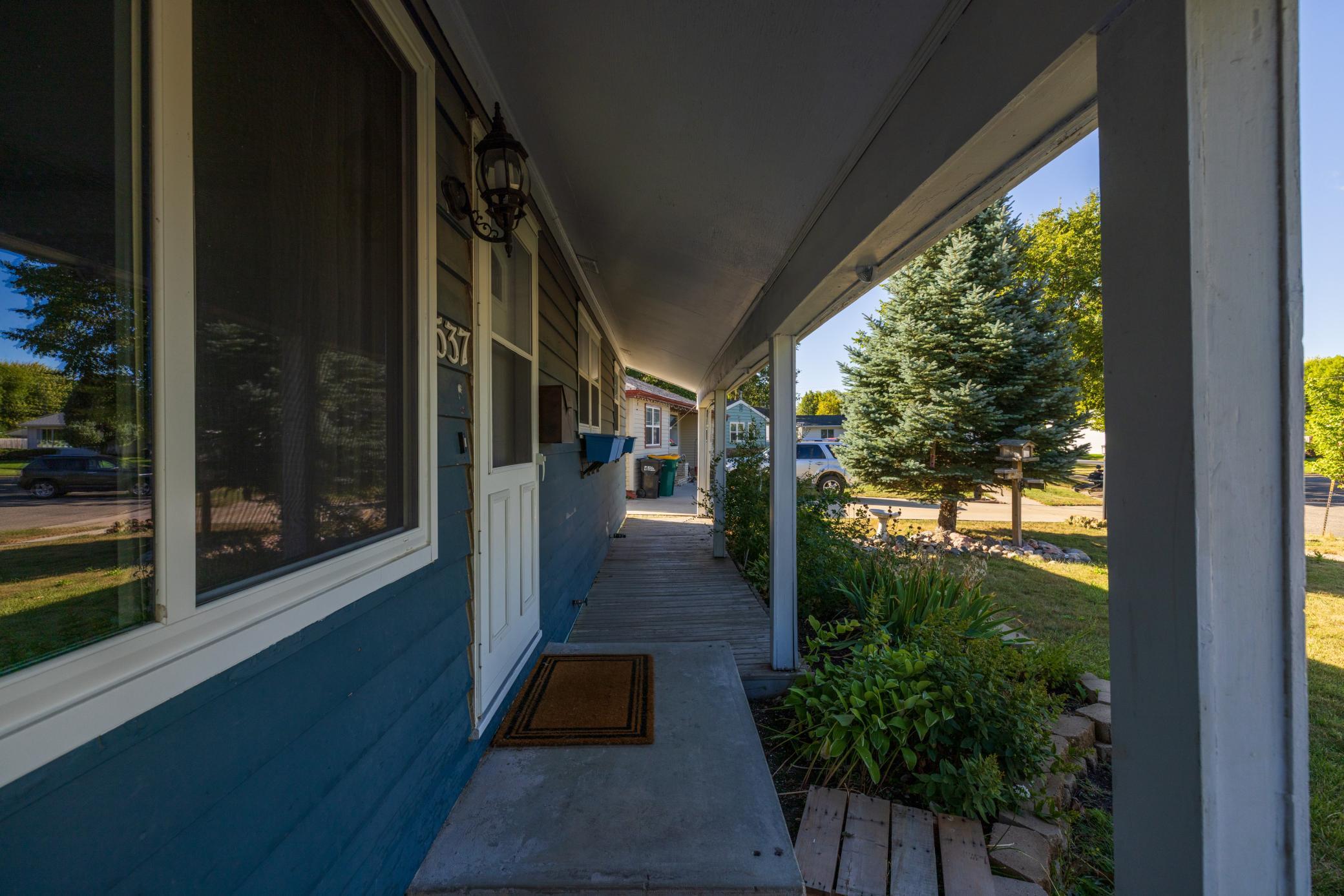 537 2nd St Court E Property Photo 3