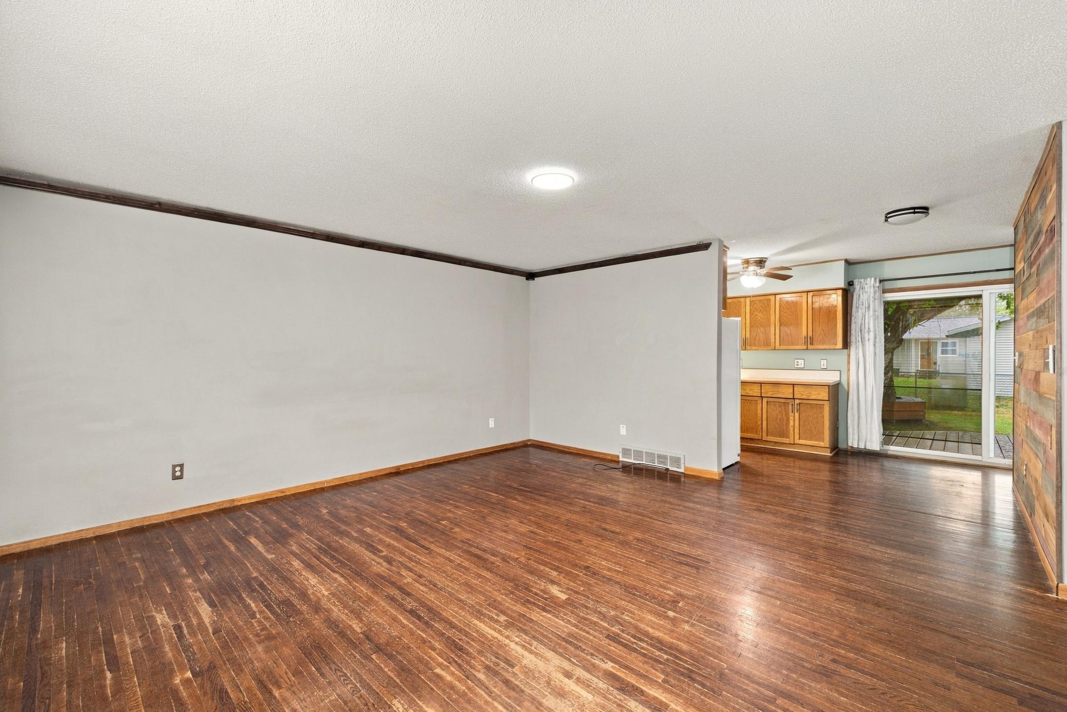 537 2nd St Court E Property Photo 5
