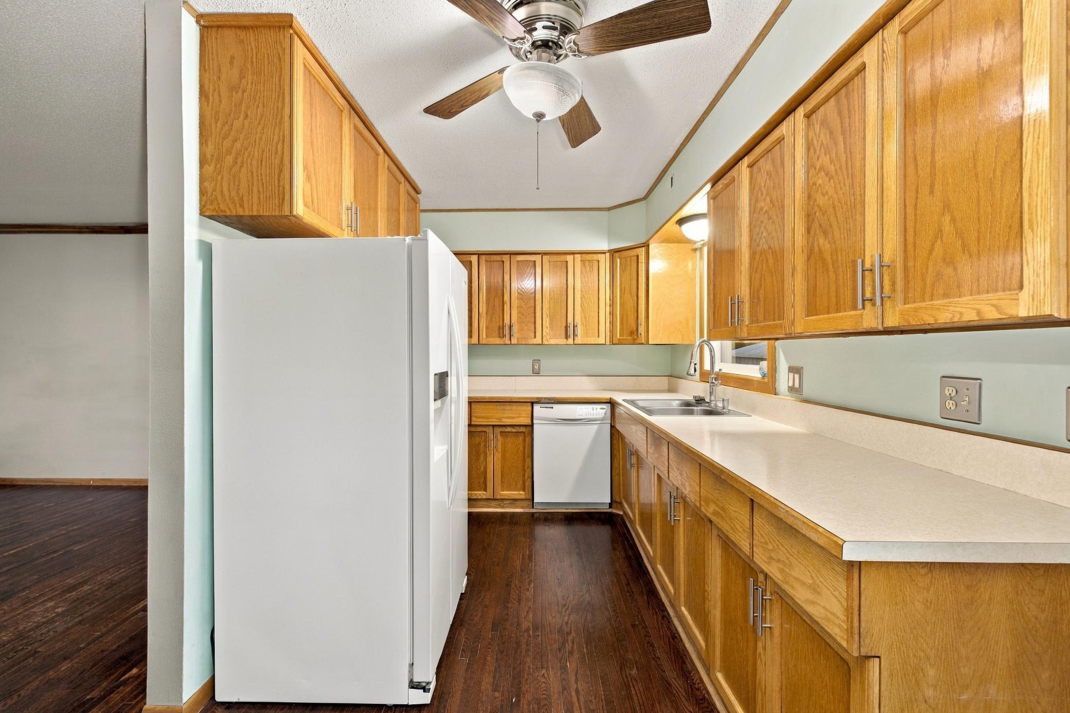 537 2nd St Court E Property Photo 6