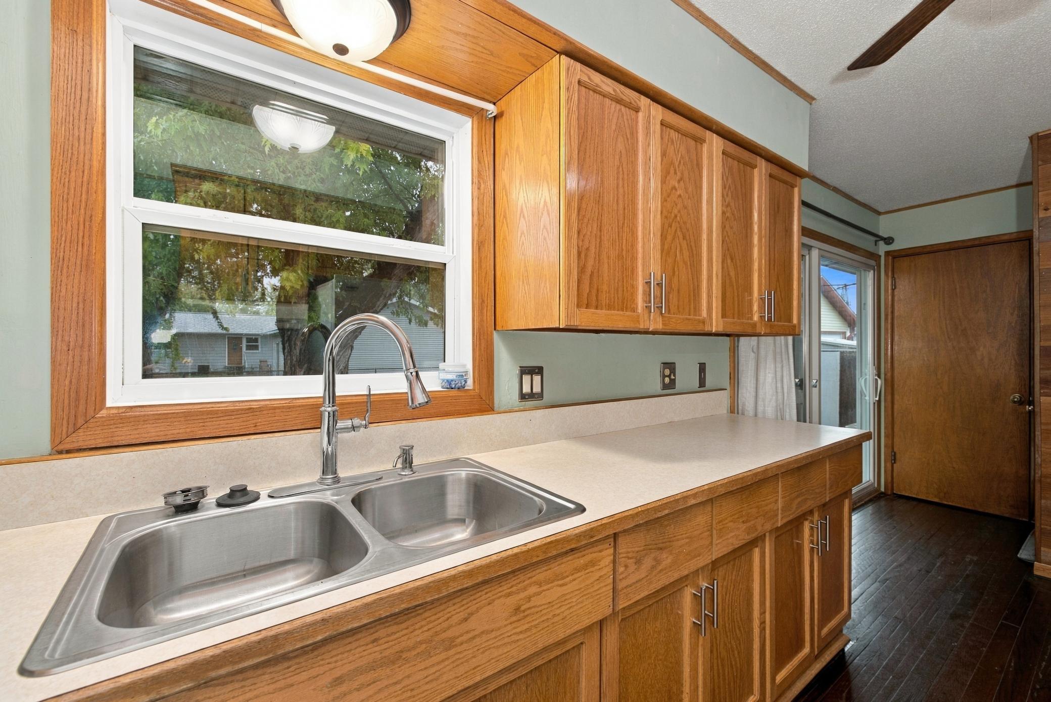 537 2nd St Court E Property Photo 7