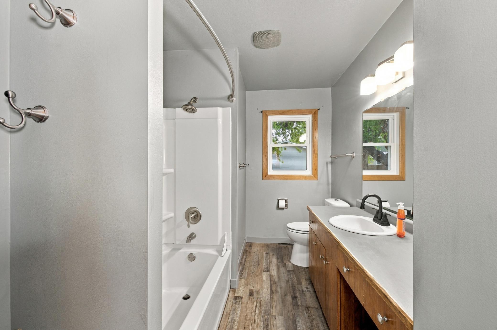 537 2nd St Court E Property Photo 9