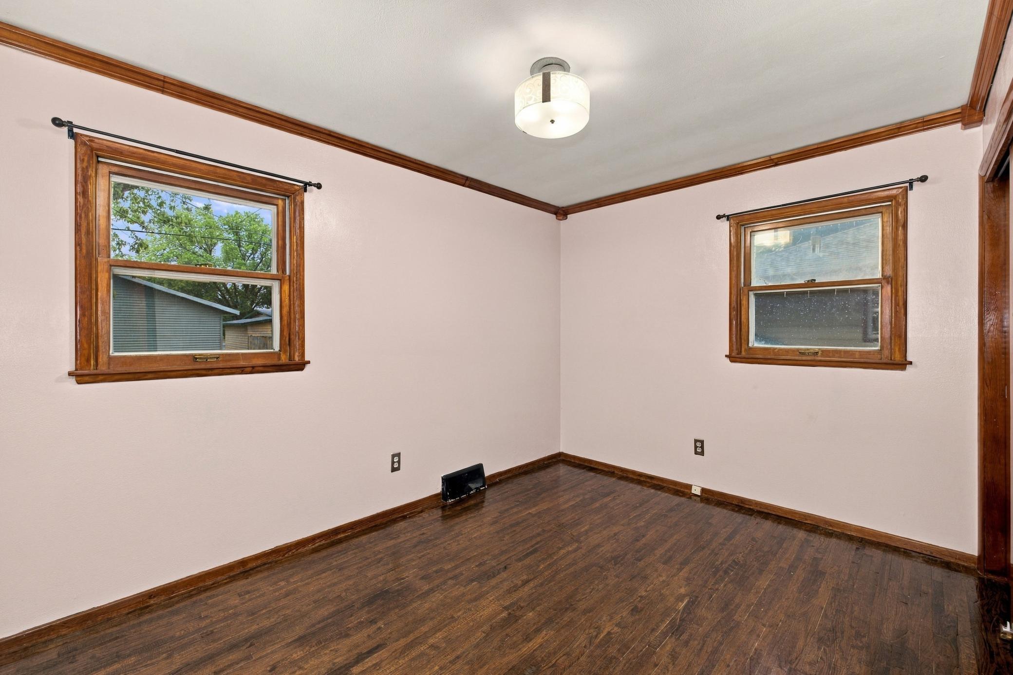 537 2nd St Court E Property Photo 11