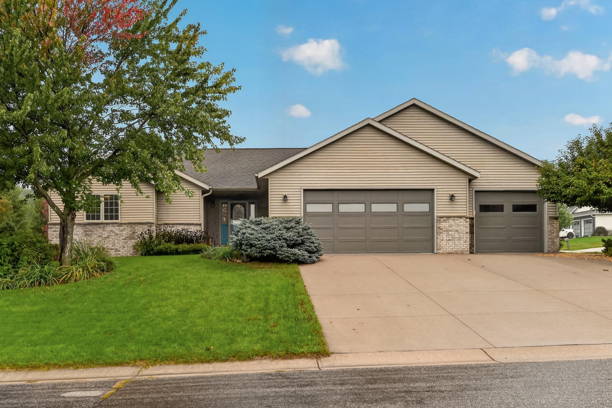 1594 Amco Drive Se Property Photo 1
