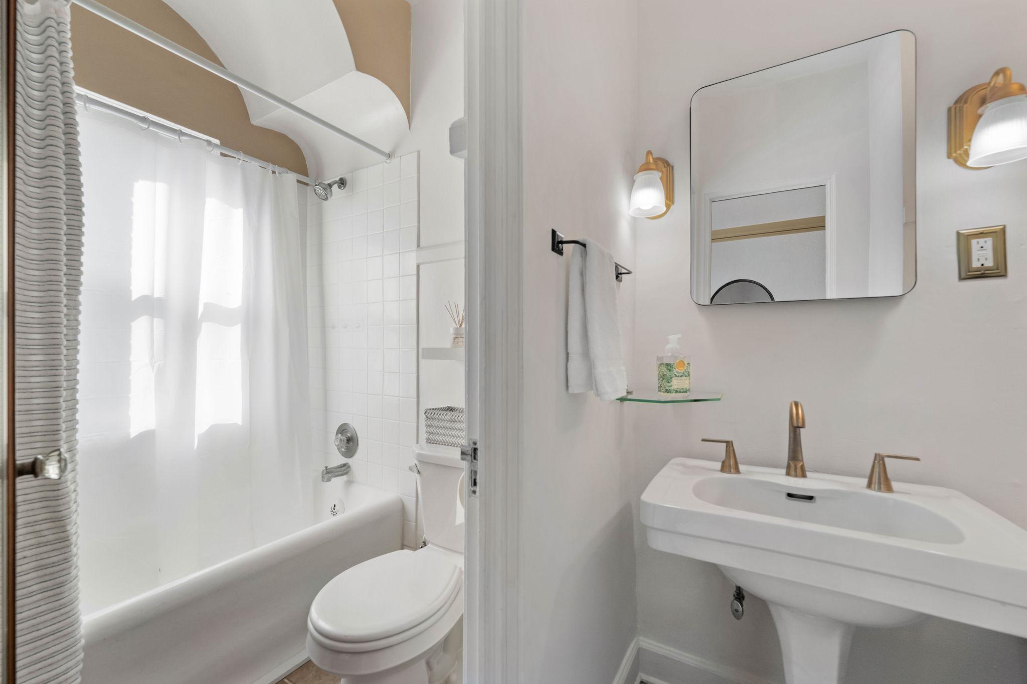3252 Fremont Avenue S 203 Property Photo 17