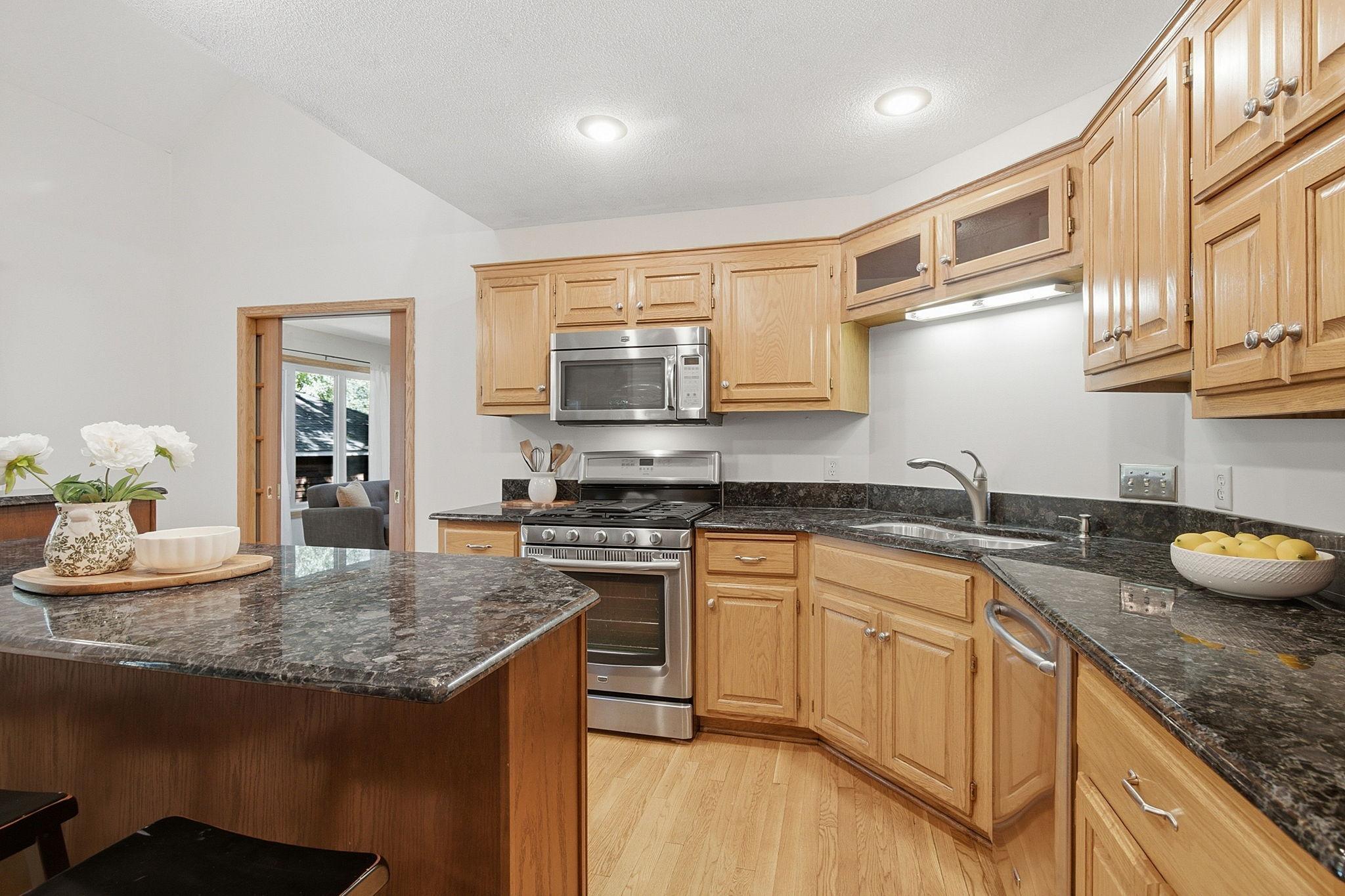 12827 Dover Court Property Photo 3