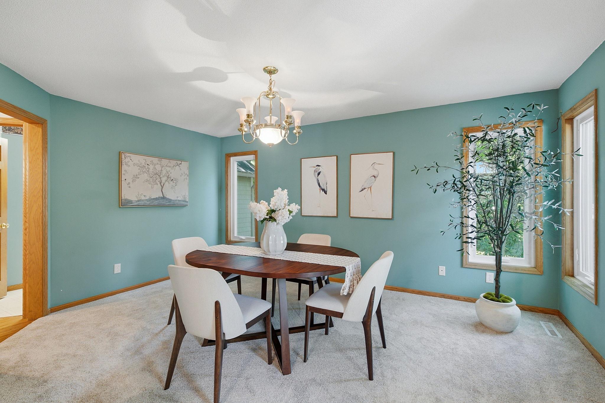 12827 Dover Court Property Photo 5